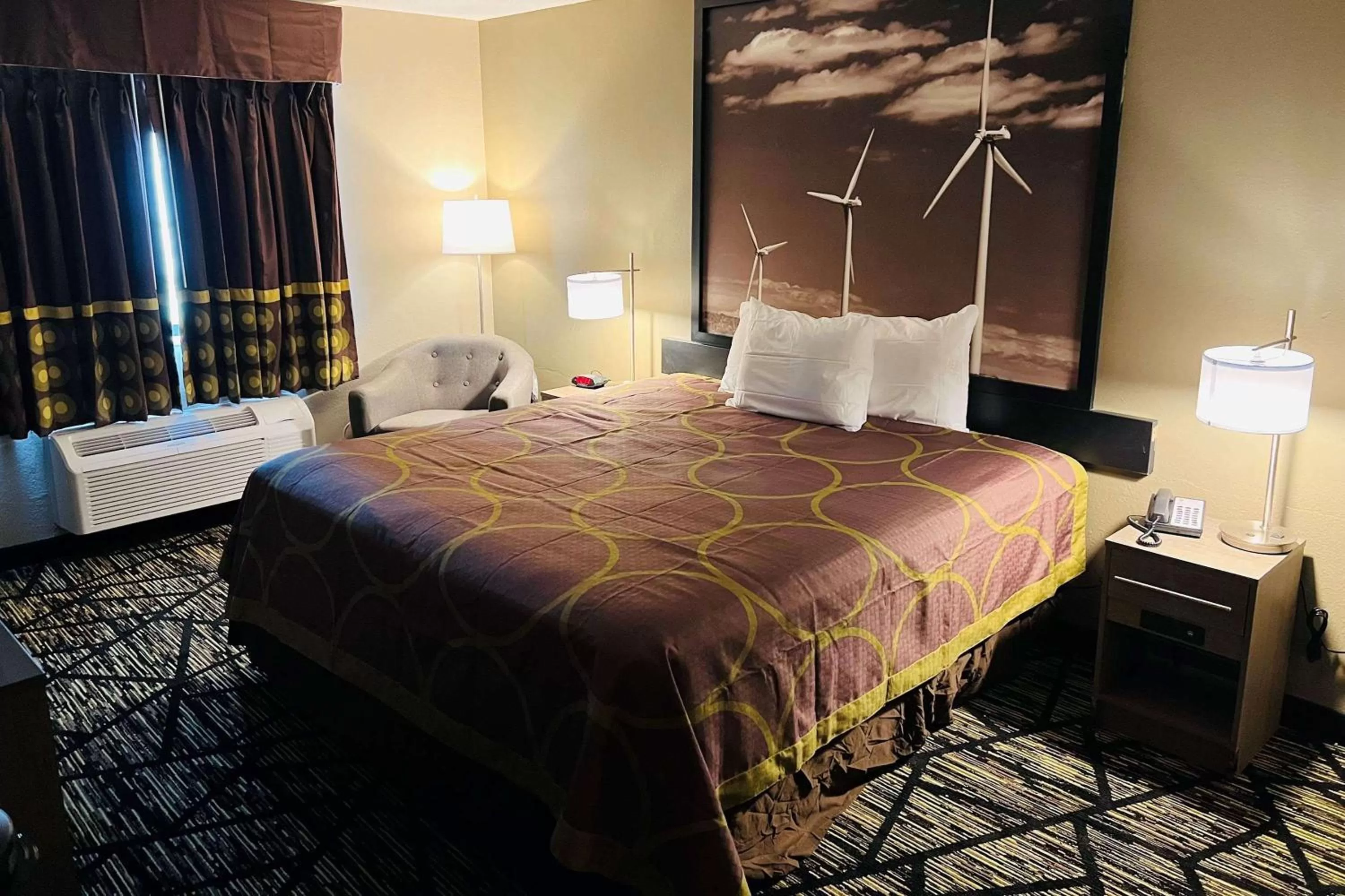 Bed in Super 8 by Wyndham Pratt