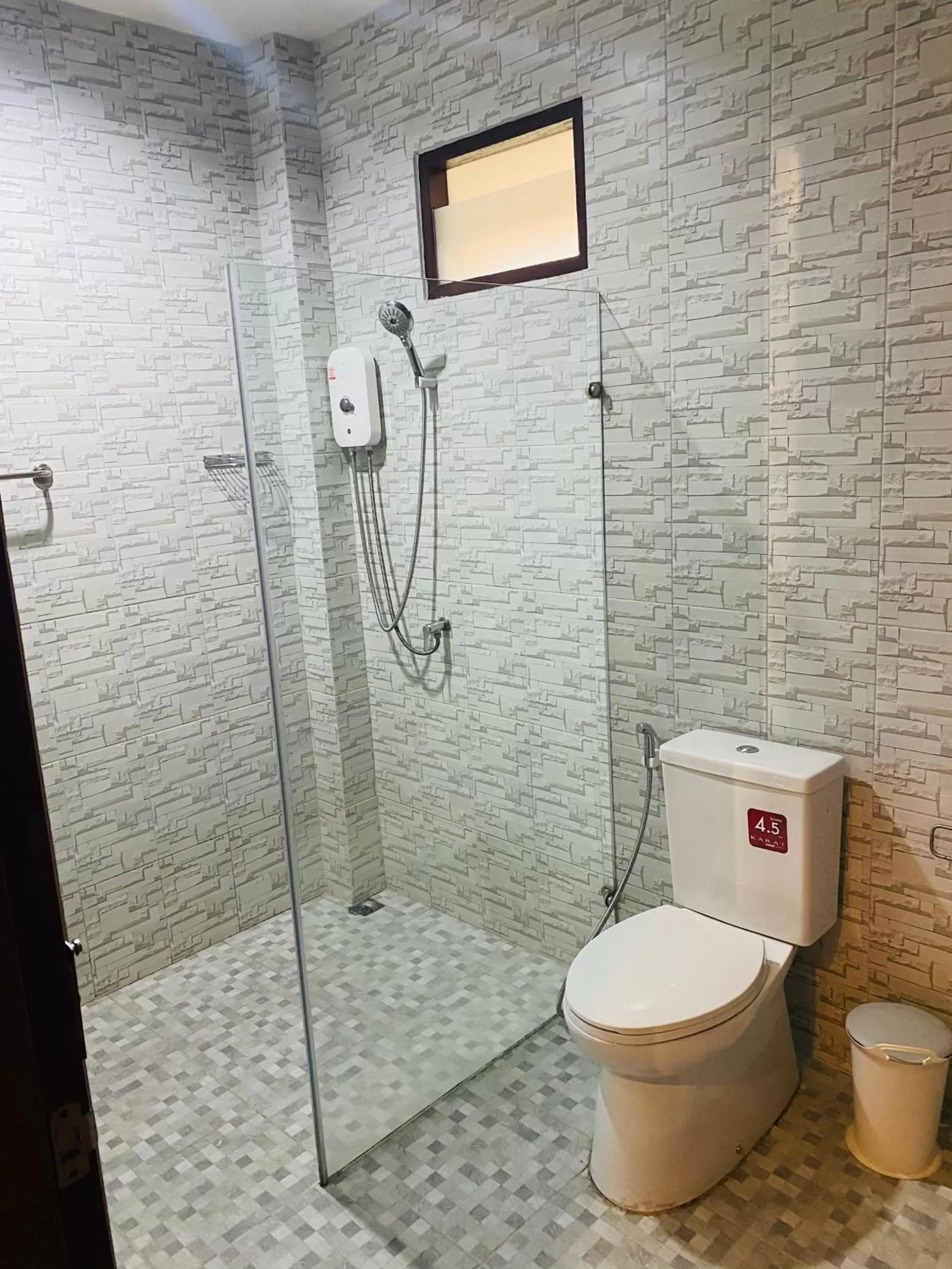 Shower in Kaibae Hut Resort