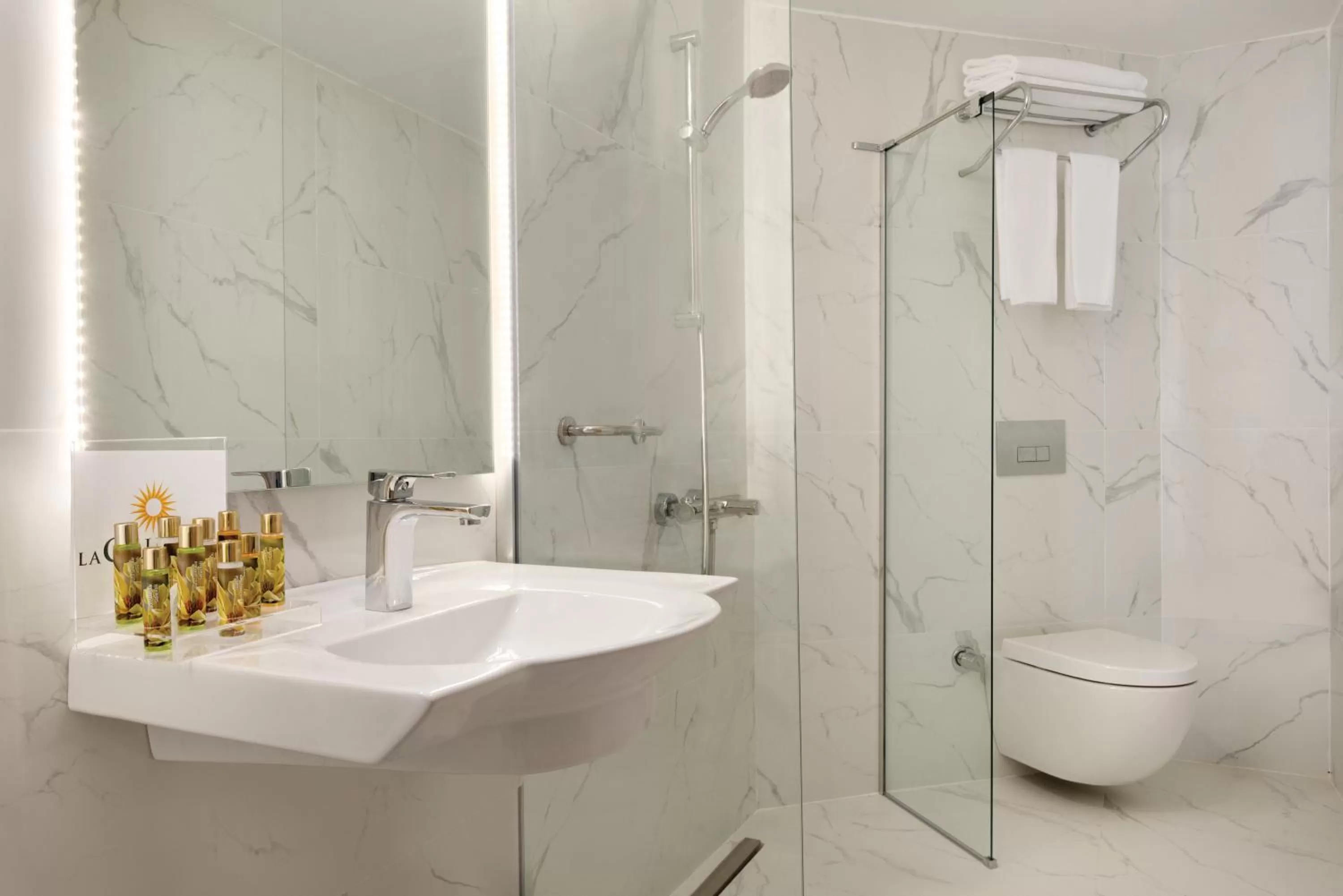 Bathroom in La Quinta by Wyndham Bodrum