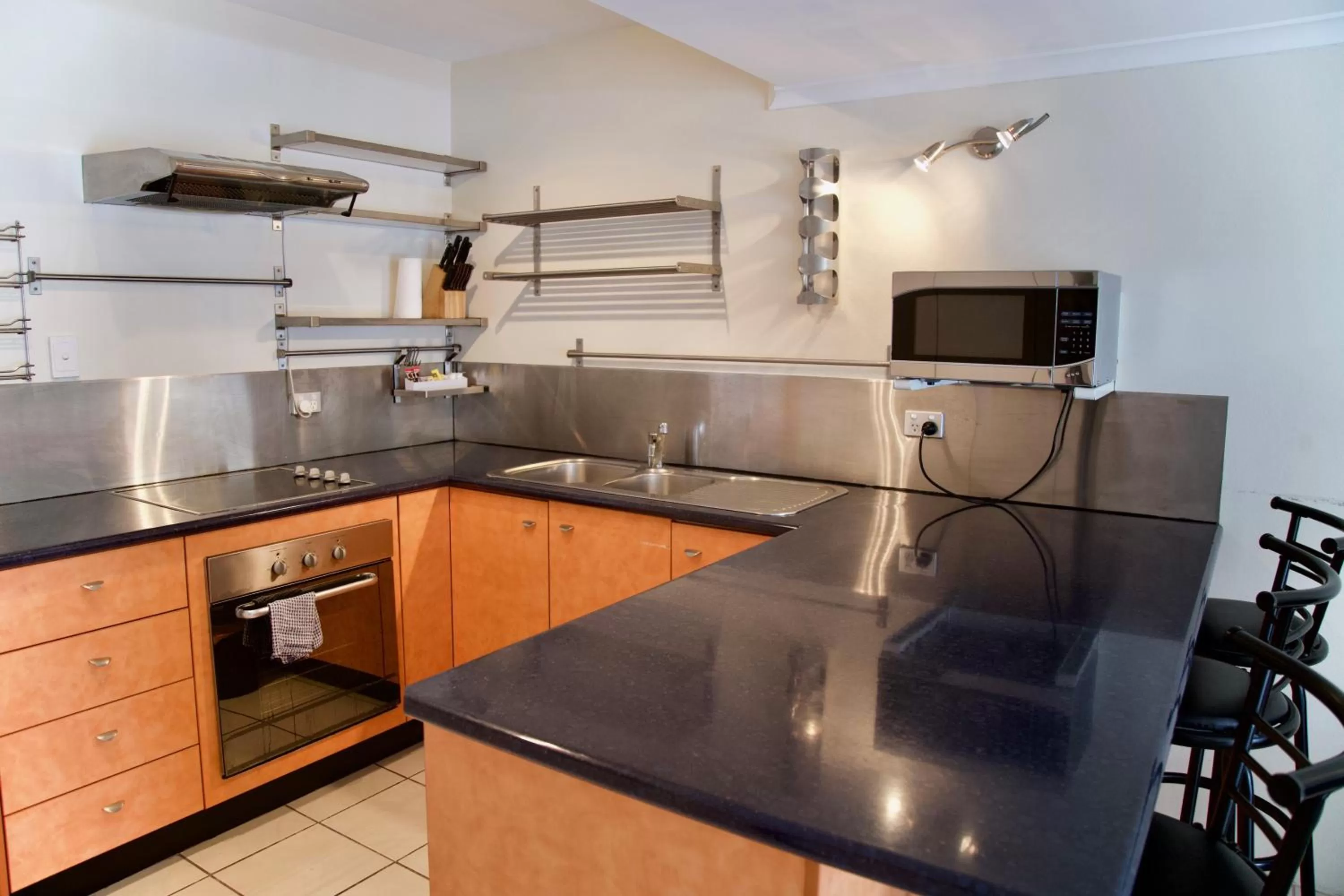 Kitchen or kitchenette in Reef Gateway Apartments