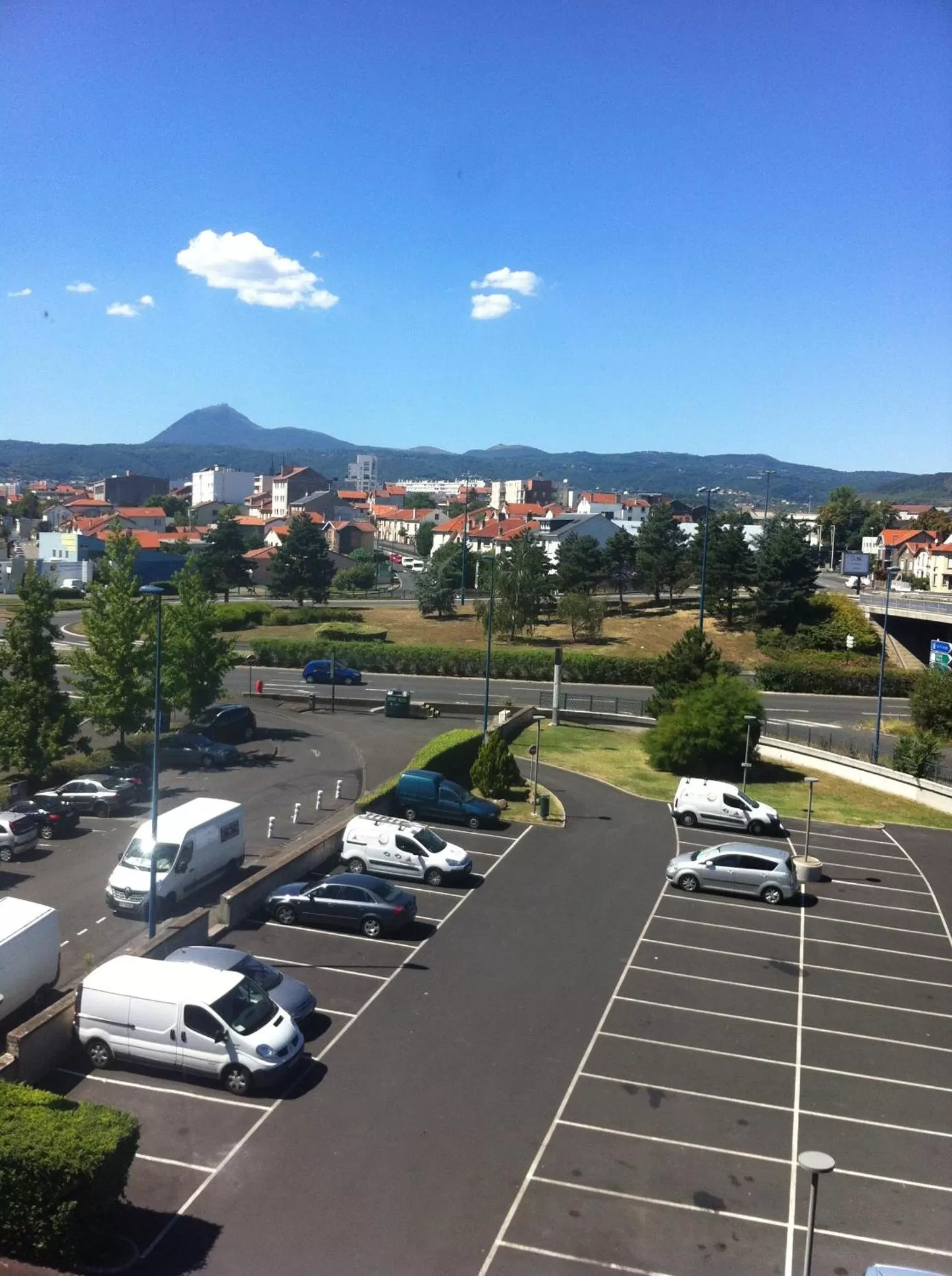 Mountain view in ibis Clermont Ferrand Sud Herbet
