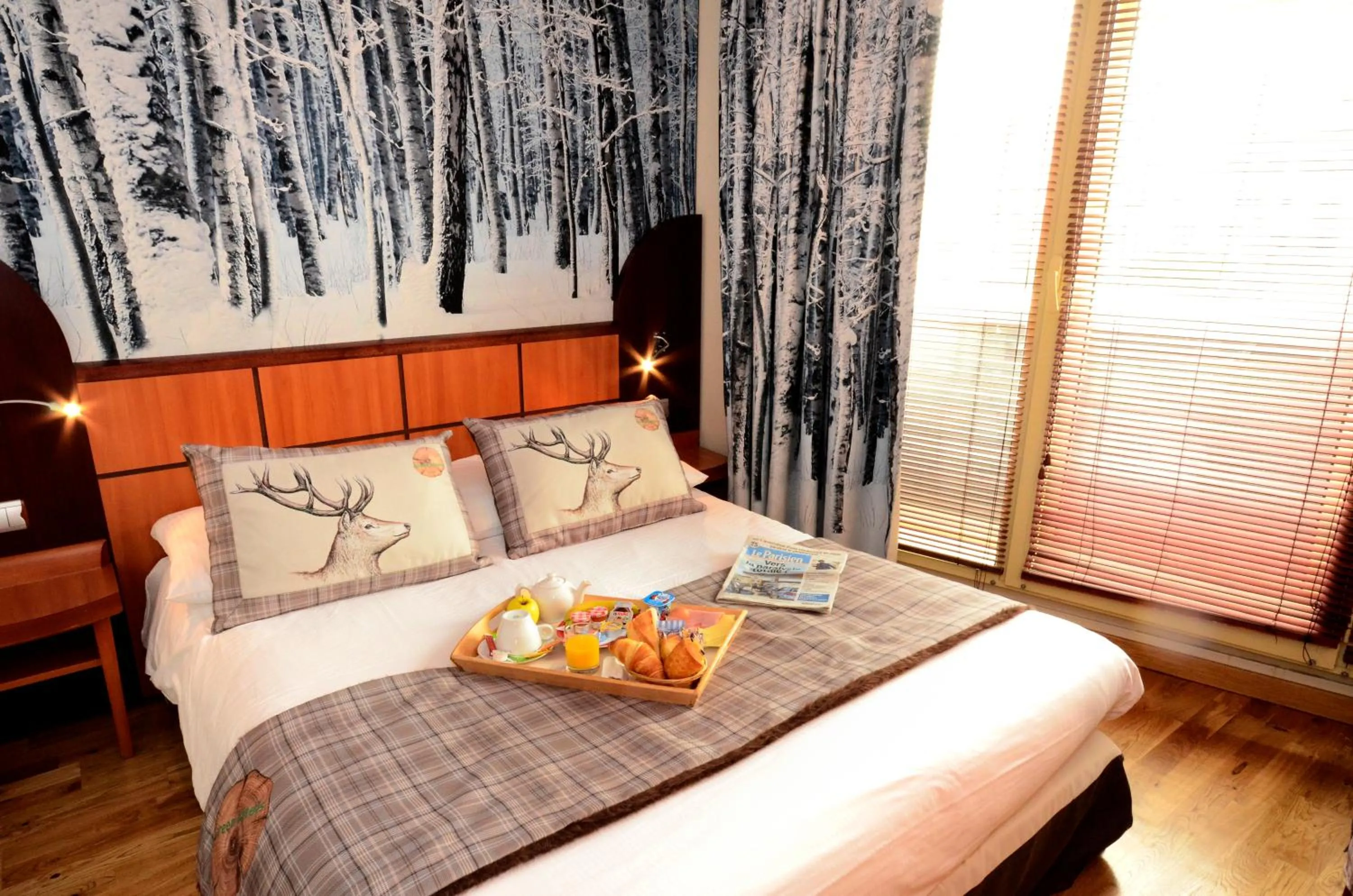 Bedroom, Bed in Green hotels Confort Paris 13