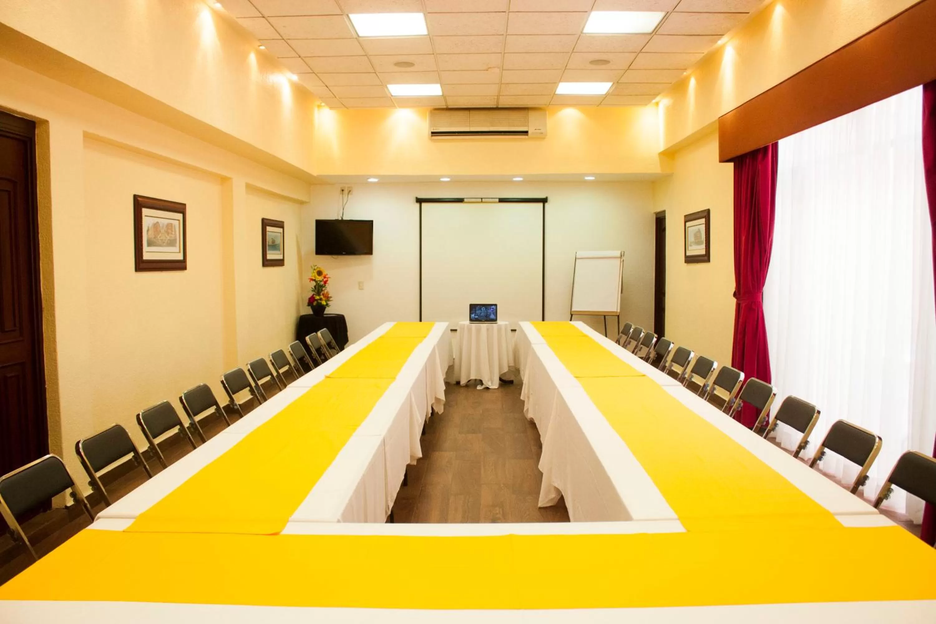 Meeting/conference room in Hotel Morales Historical & Colonial Downtown Core