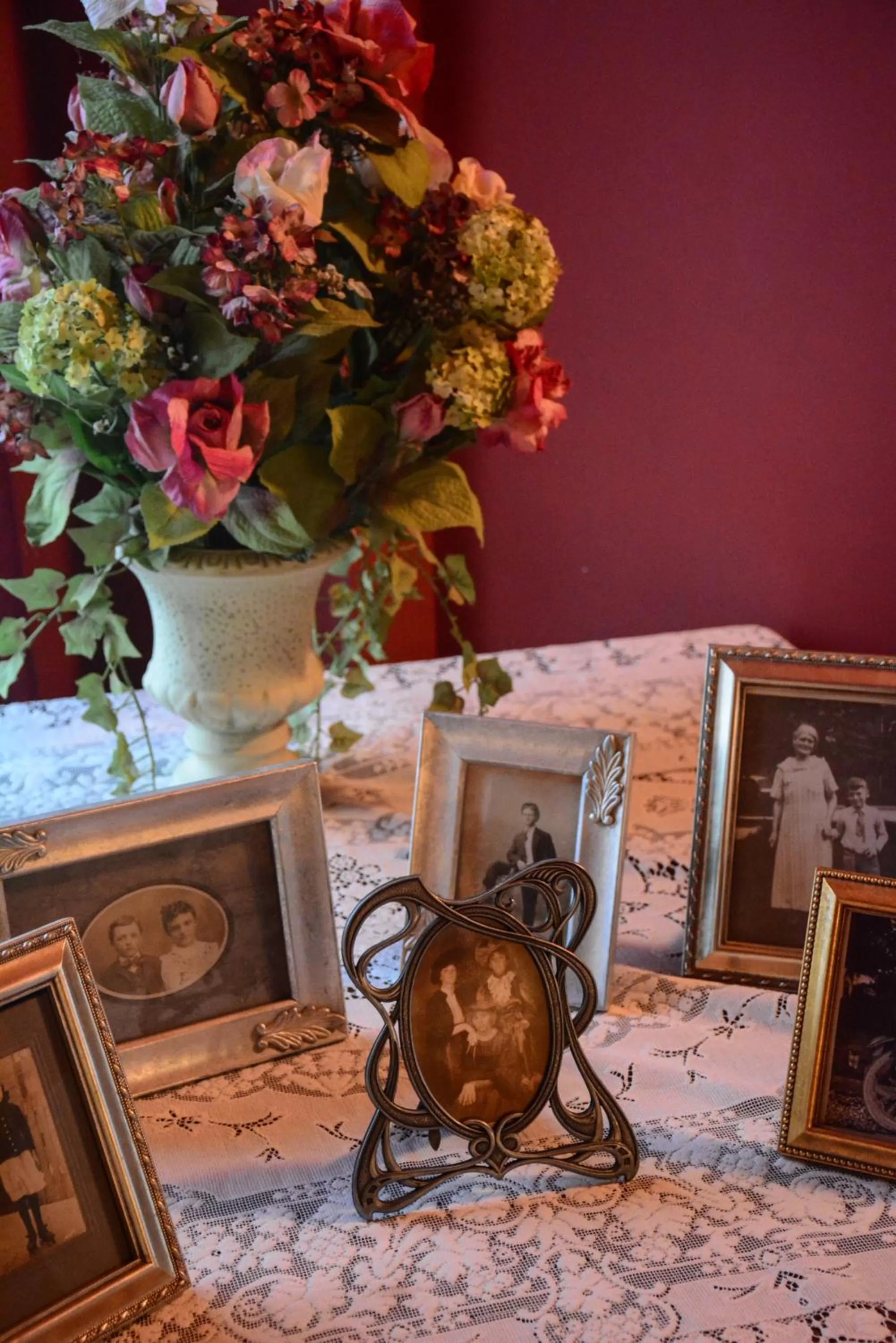 Decorative detail in Looking Glass Inn