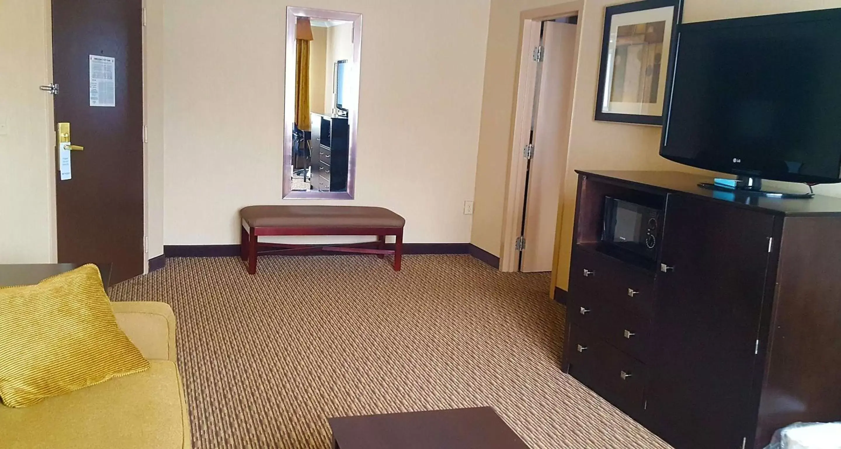 Queen Suite - Disability Access in Best Western Watertown/Fort Drum Queen Suite - Disability Access in Best Western Watertown/Fort Drum