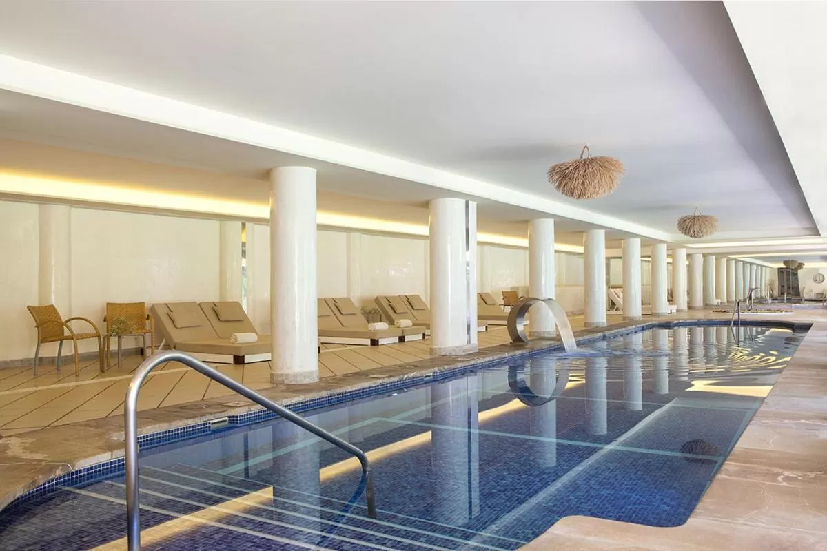 Swimming pool in Hotel Es Port