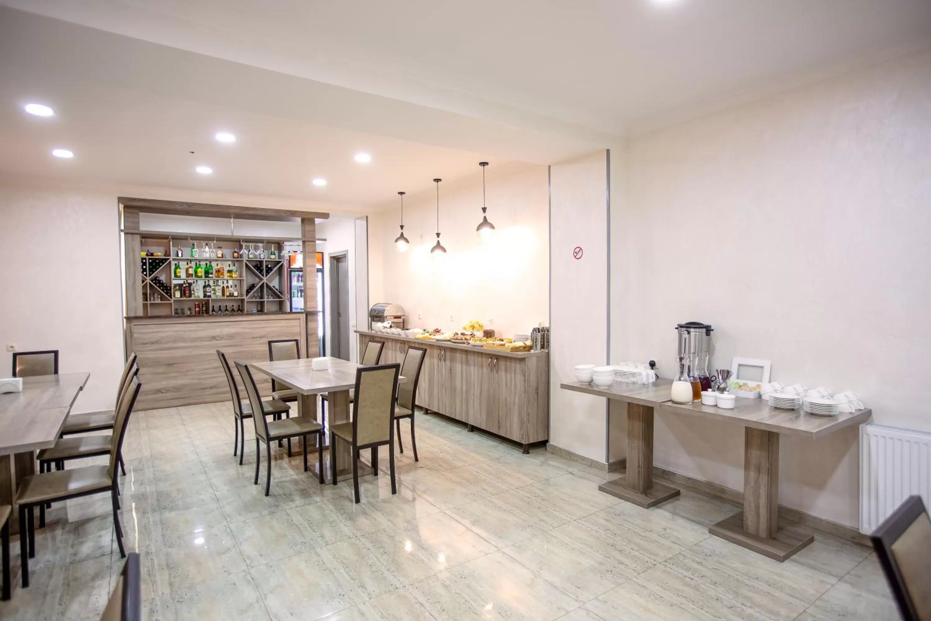 Restaurant/places to eat in Suntower Hotel