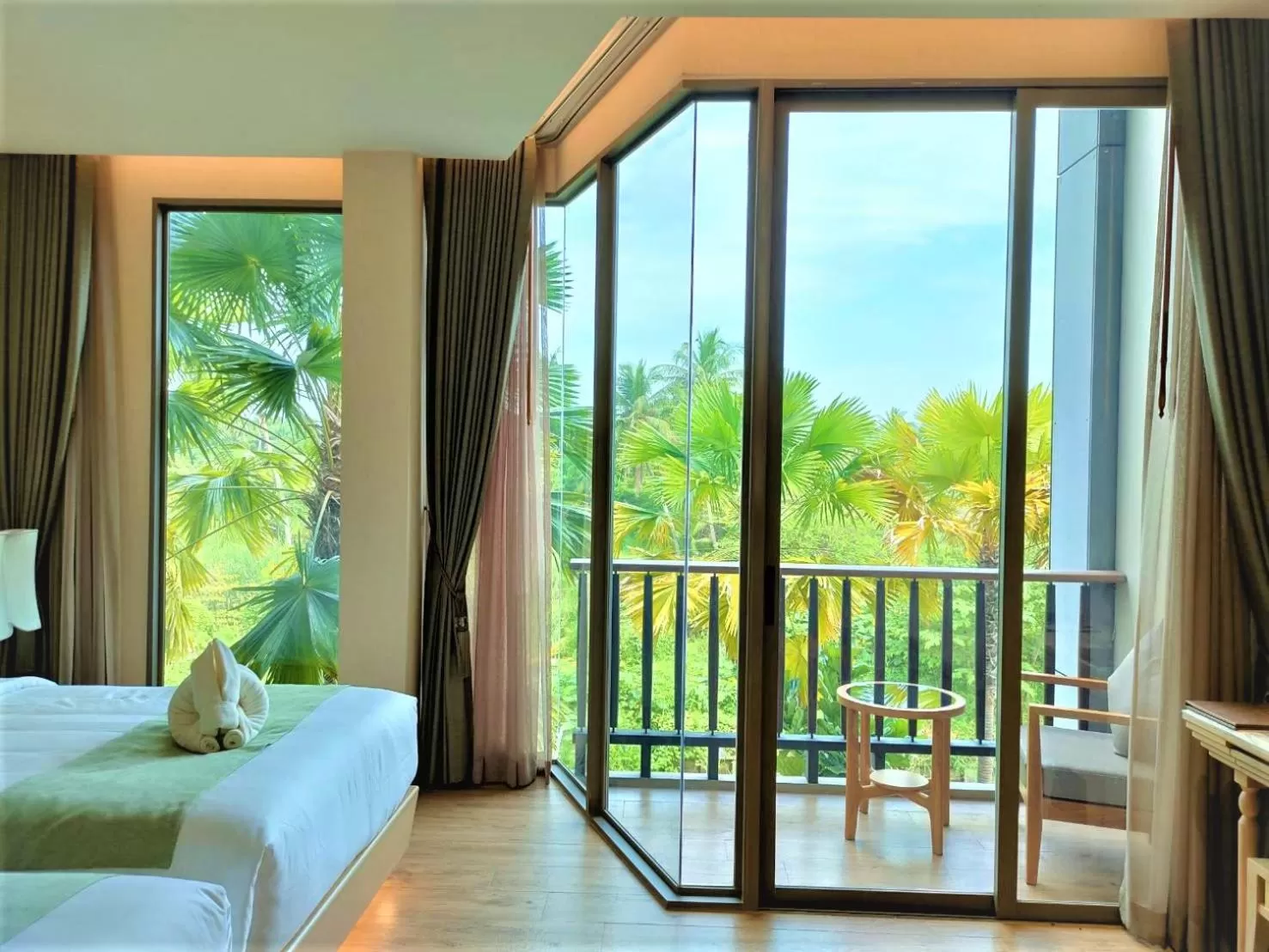 Garden view, Bed in W1Bangkoknoi Hotel