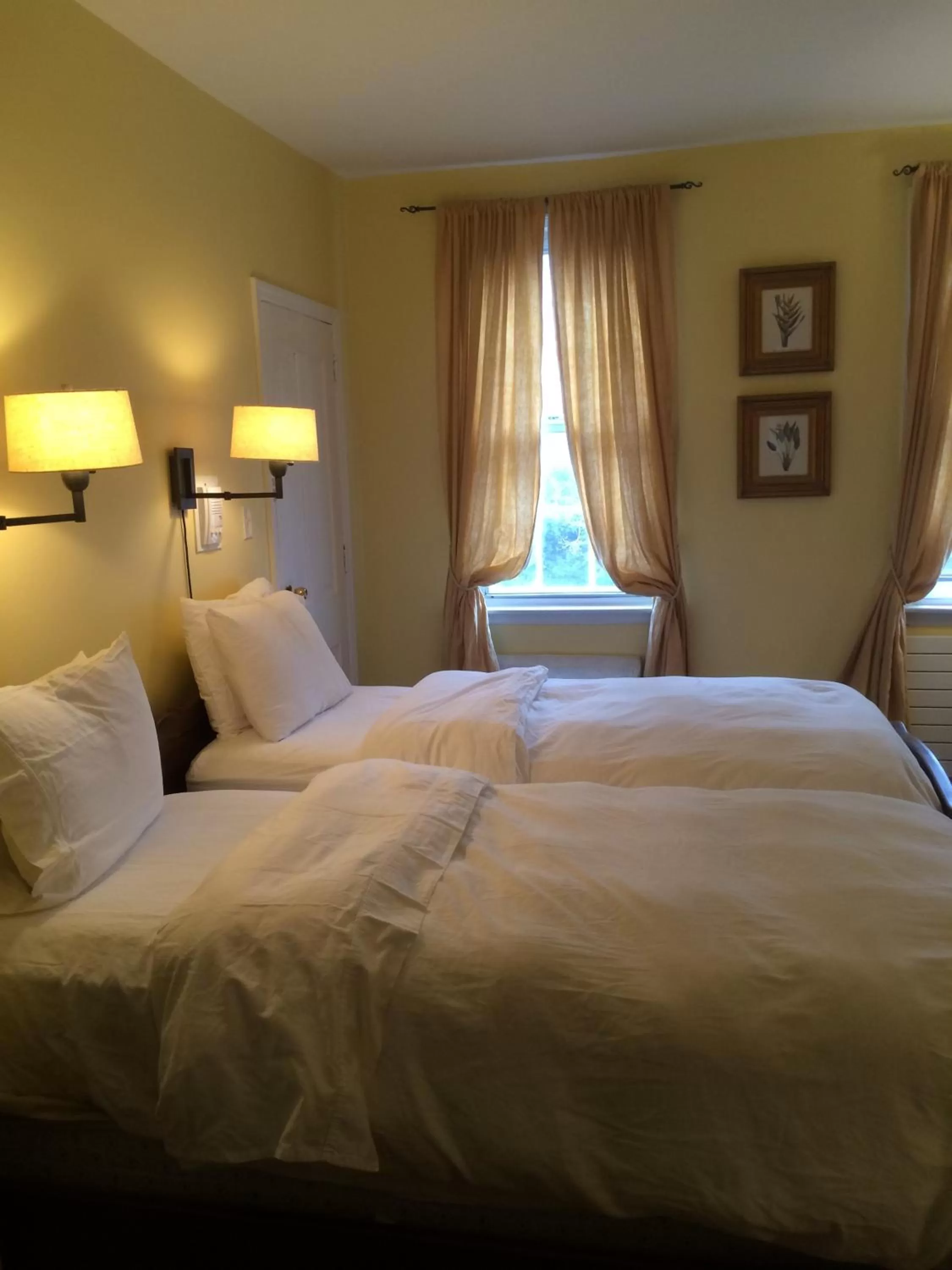 Photo of the whole room, Bed in Incentra Village Hotel