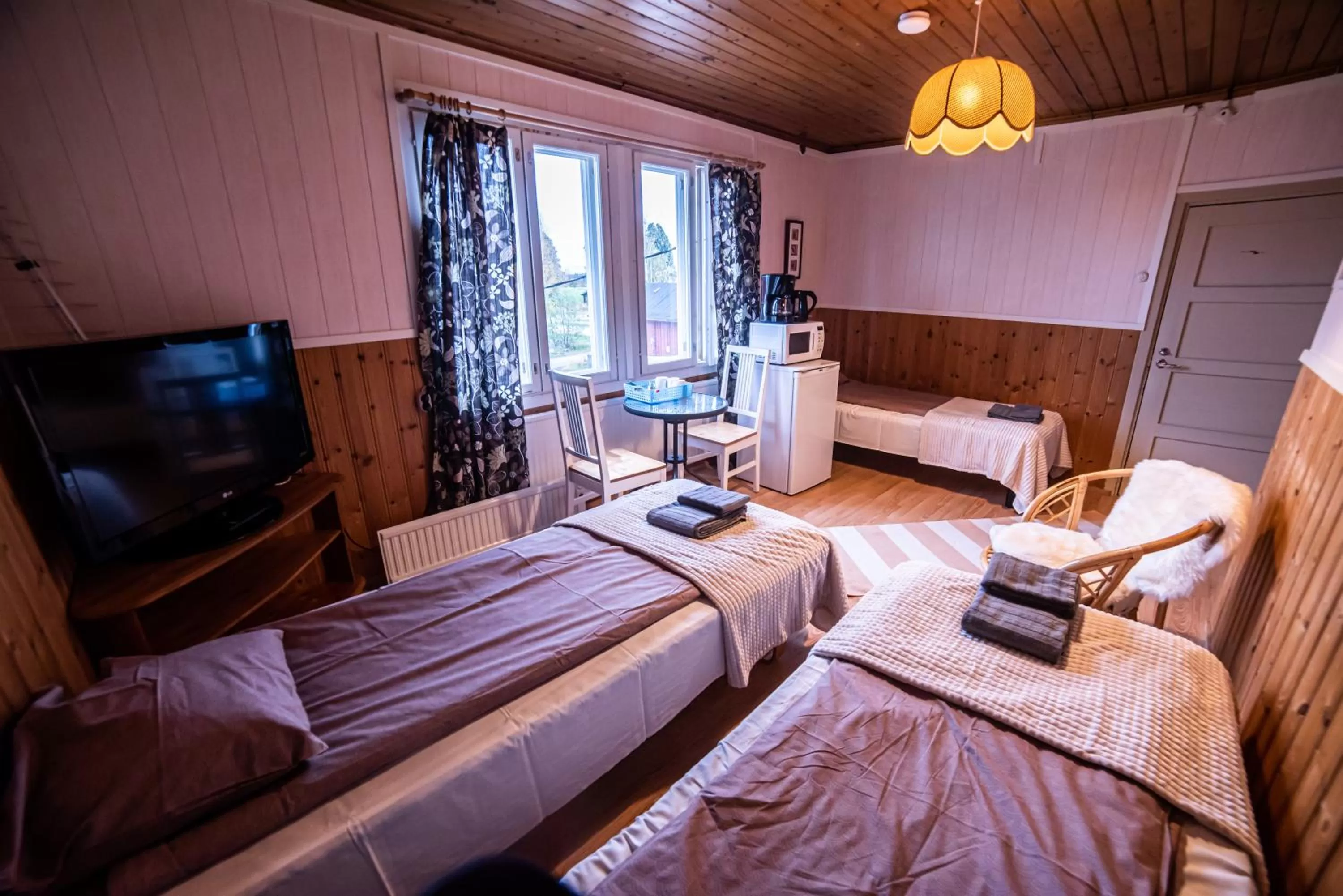 Photo of the whole room, Bed in Arctic Guesthouse & Igloos