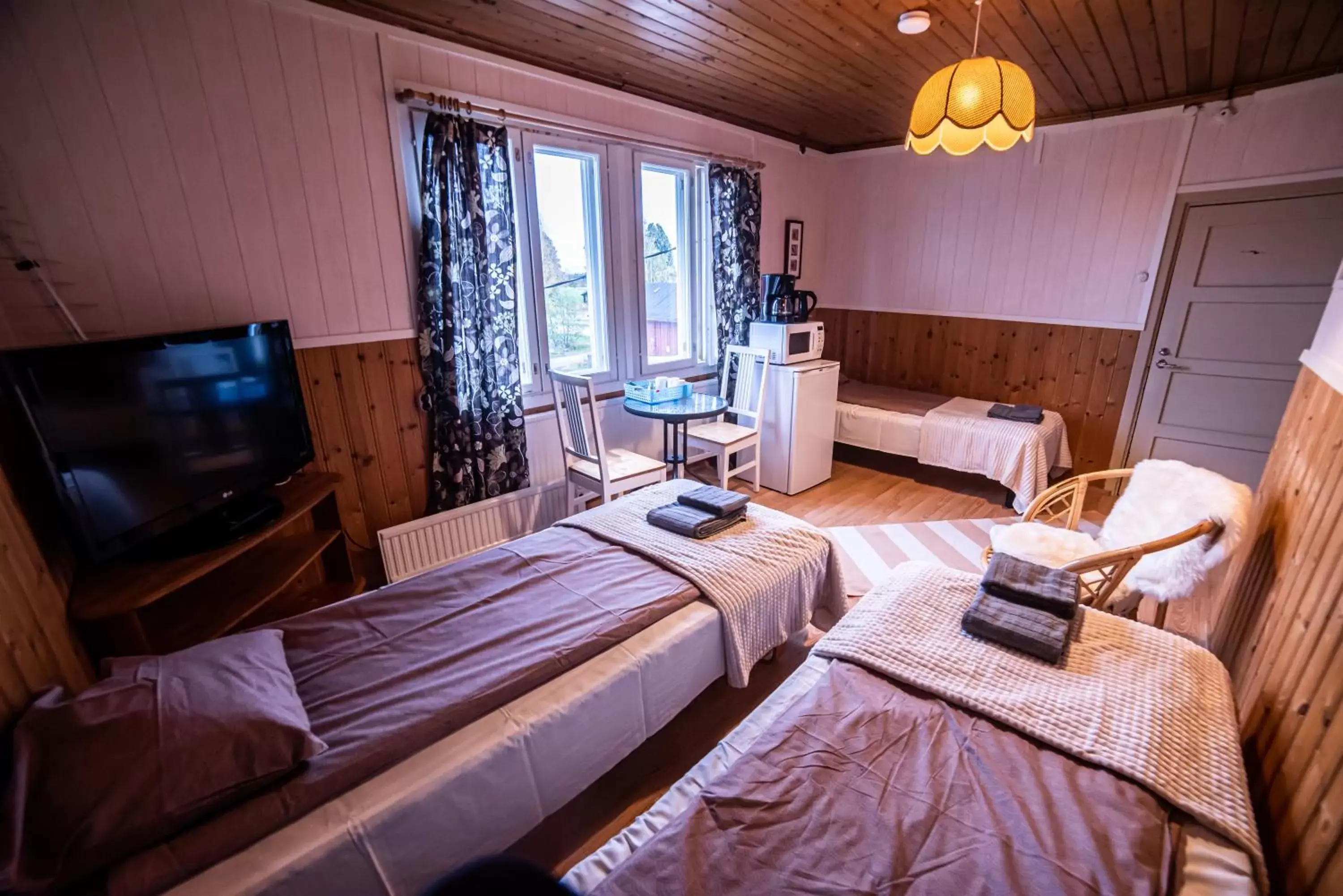 Economy Triple Room with Shared Bathroom in Arctic Guesthouse & Igloos Economy Triple Room with Shared Bathroom in Arctic Guesthouse & Igloos