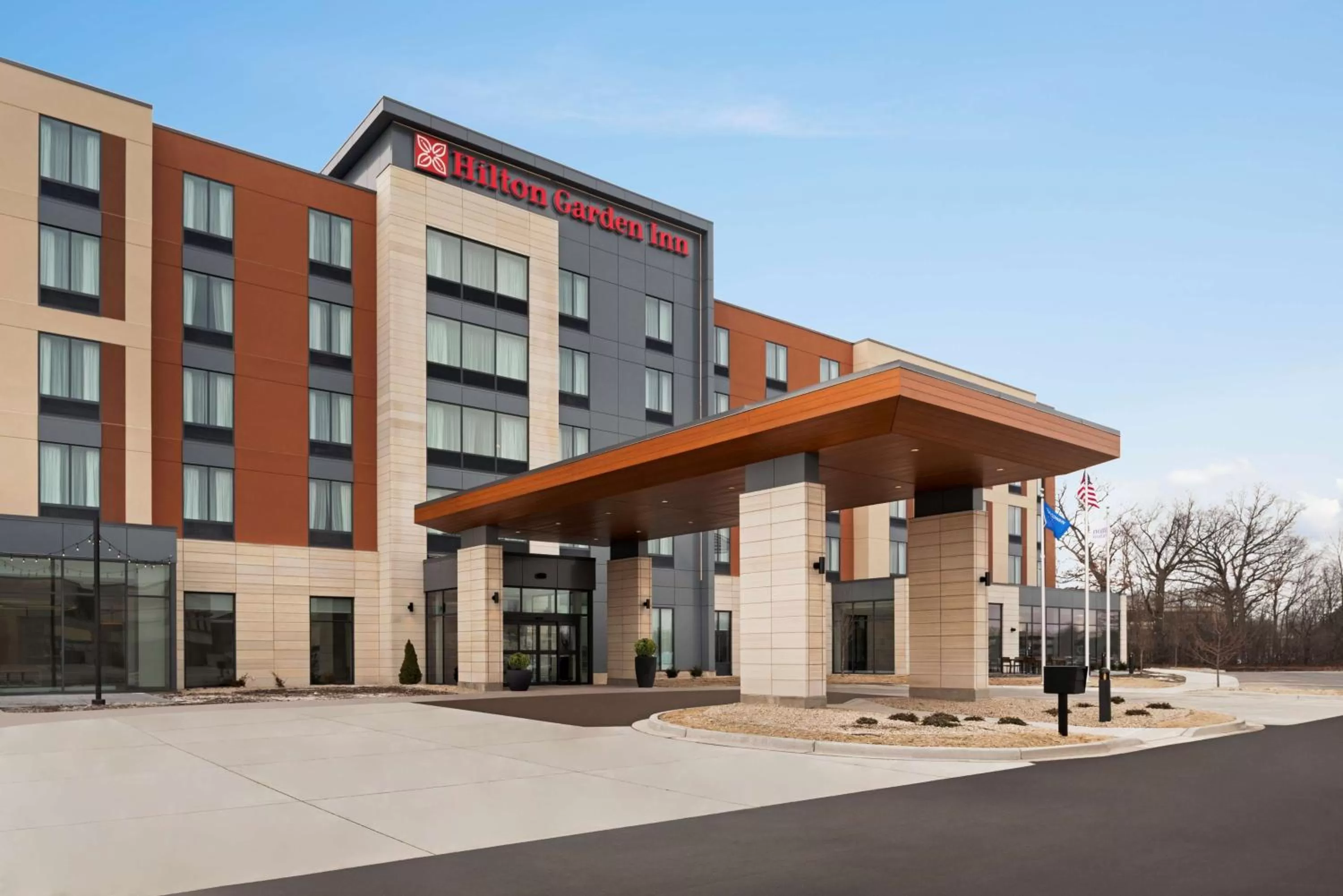 Property building in Hilton Garden Inn Milwaukee Brookfield Conference Center