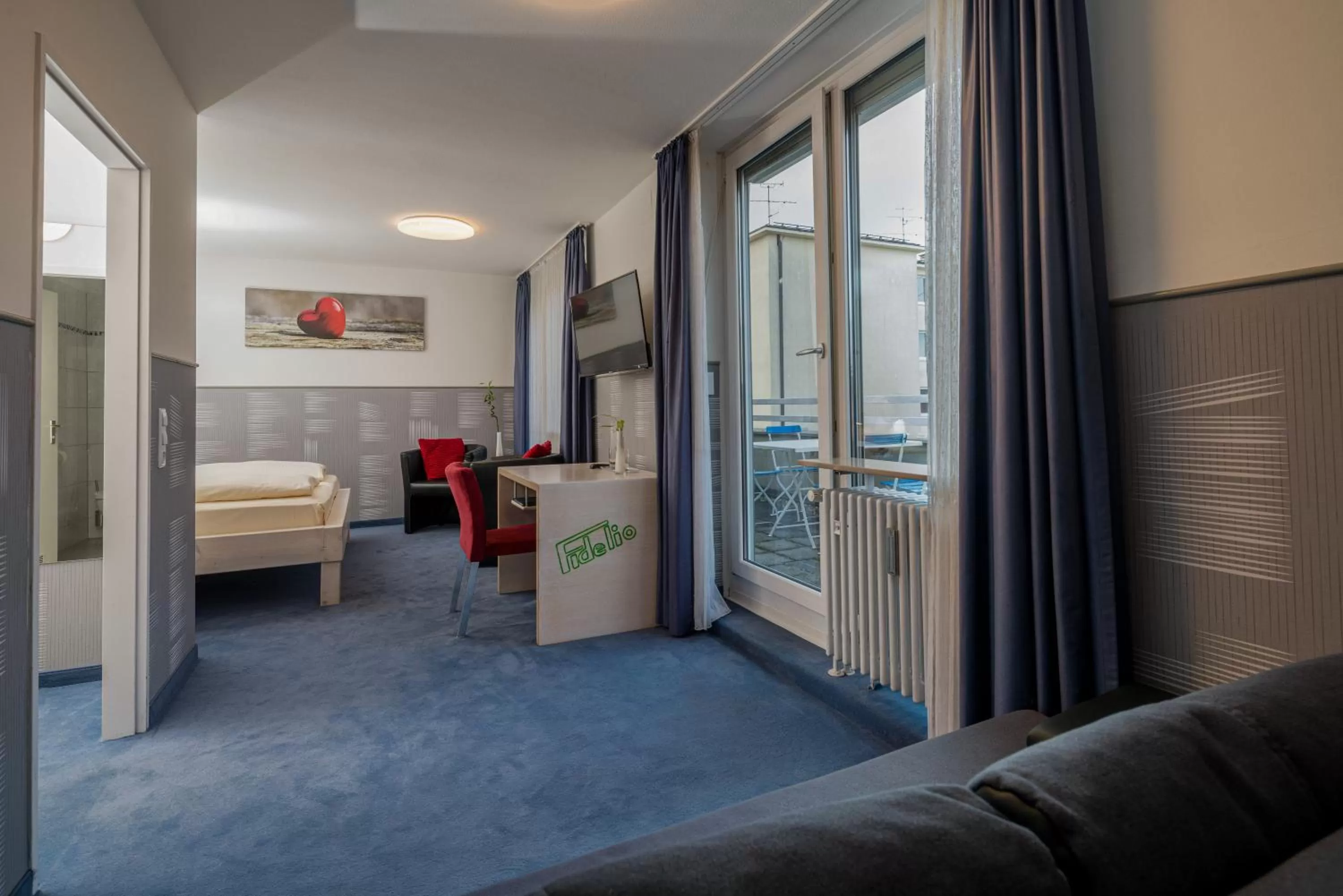 Photo of the whole room, Bed in Hotel Fidelio