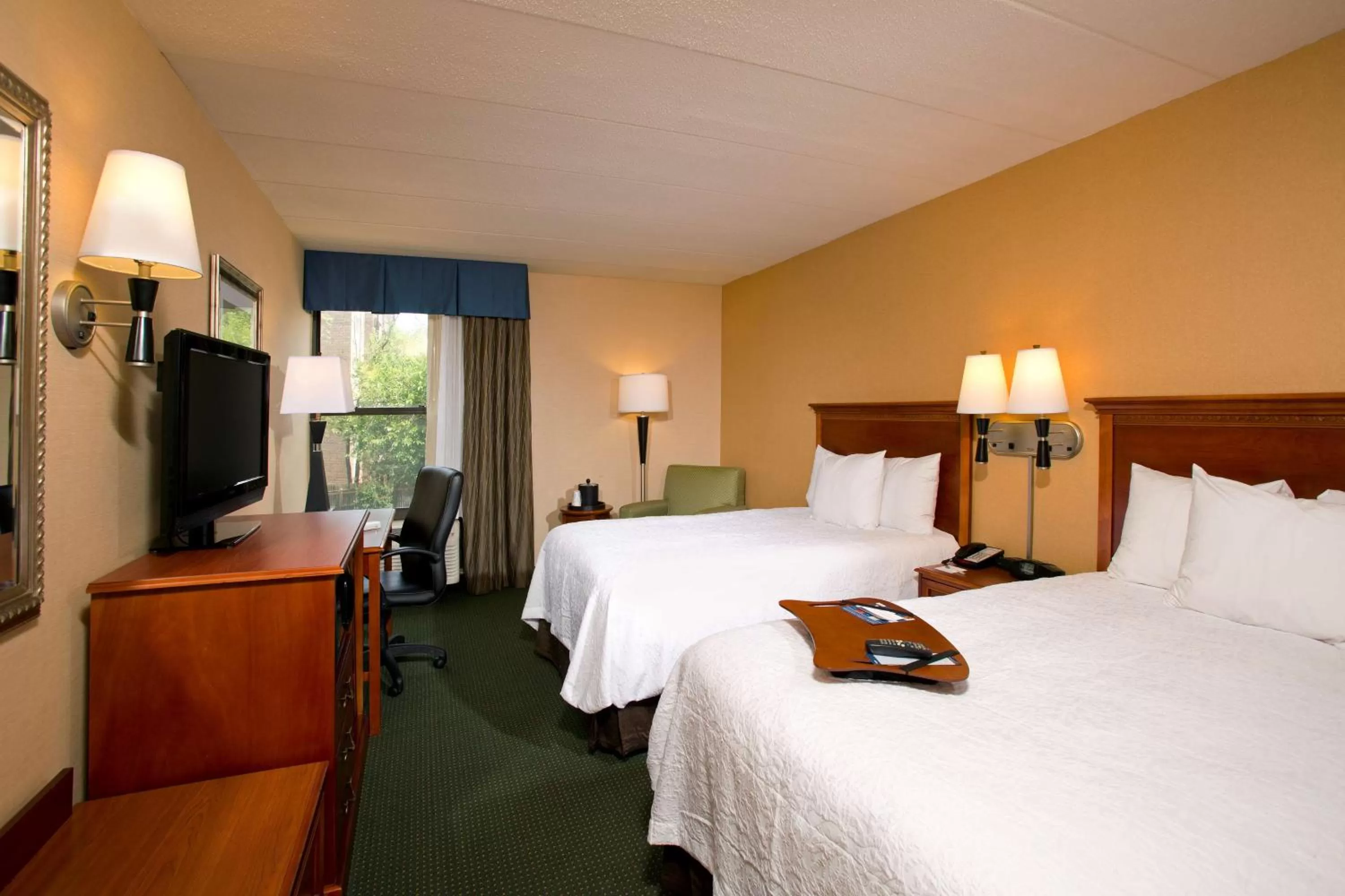 Bed in Hampton Inn Alexandria