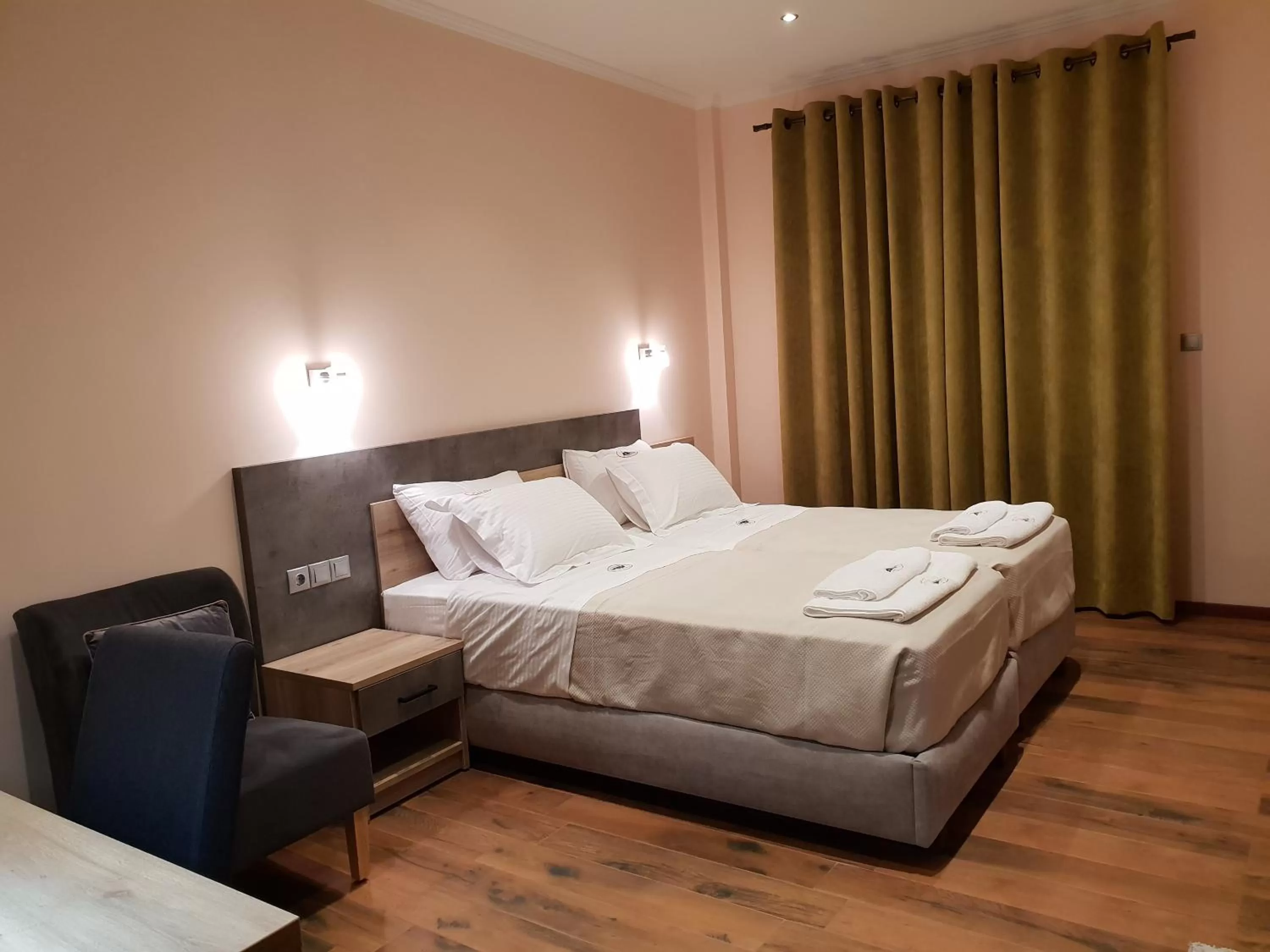 Photo of the whole room, Bed in Mondeus Inn Luxury