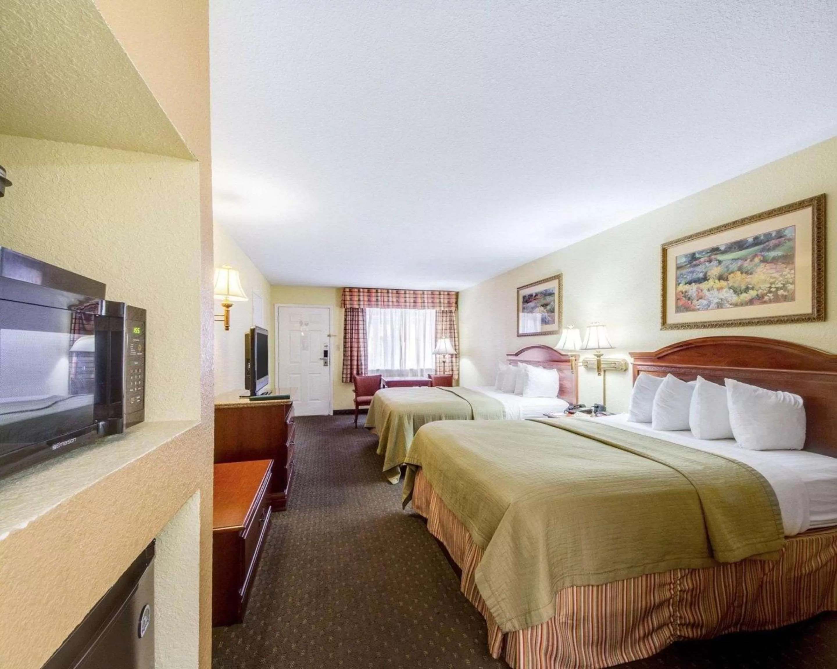Photo of the whole room, Bed in Econo Lodge Inn & Suites Eagle Pass