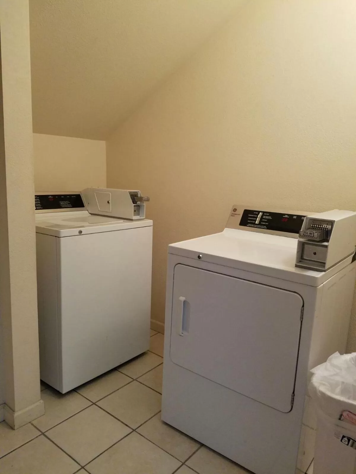 Super 8 by Wyndham Huntington