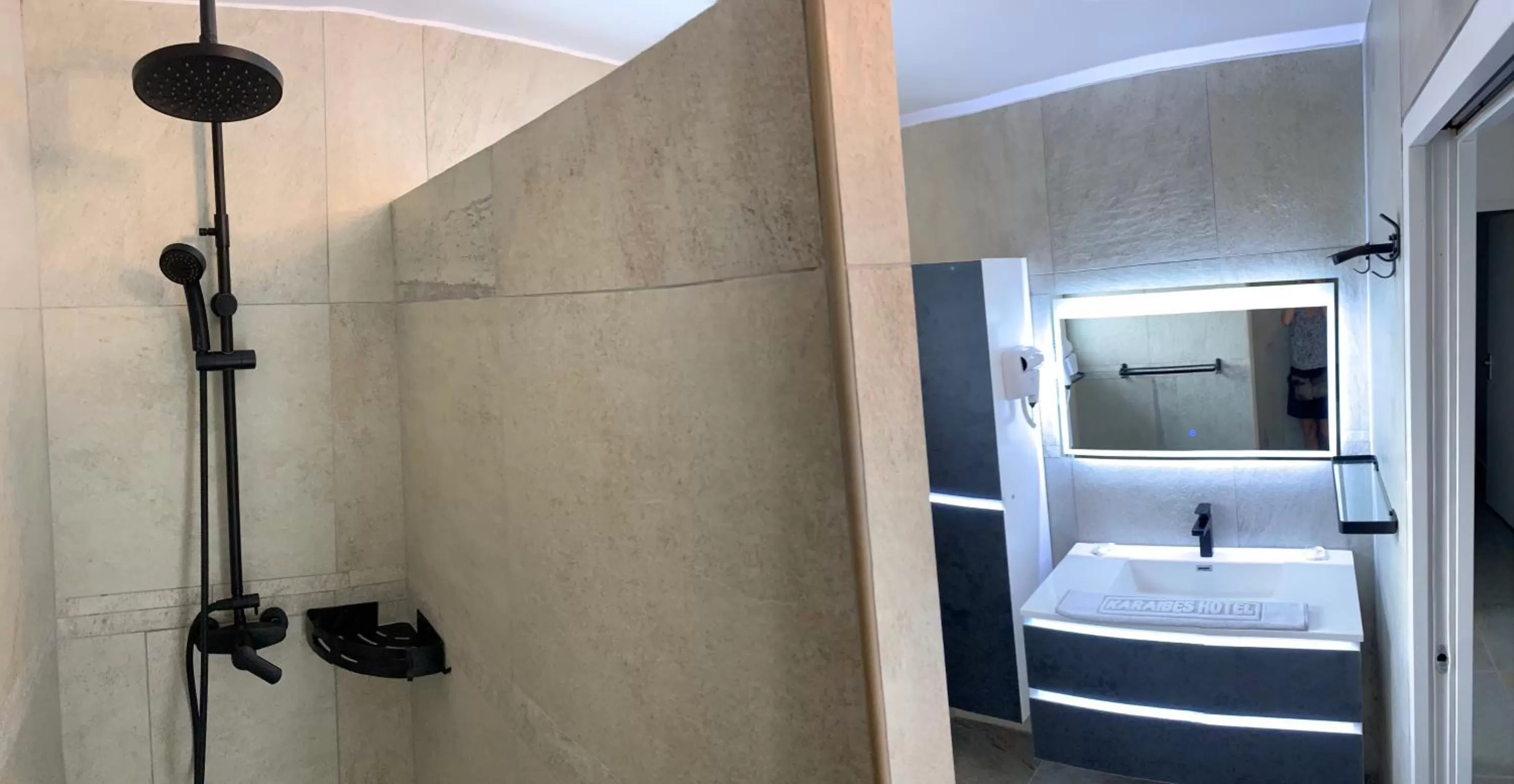 Shower in Karaibes Residence