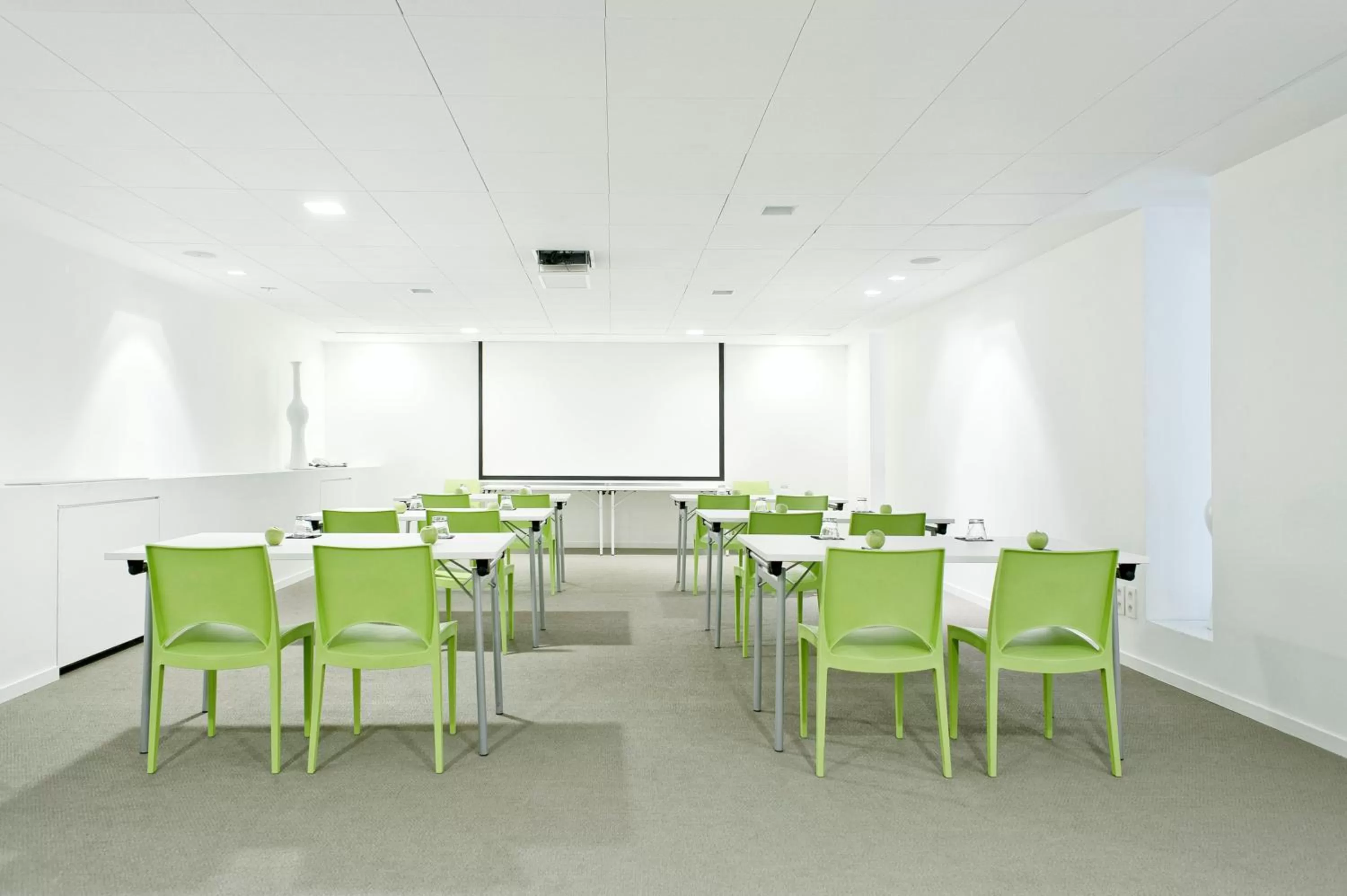 Business facilities in Eburon Hotel