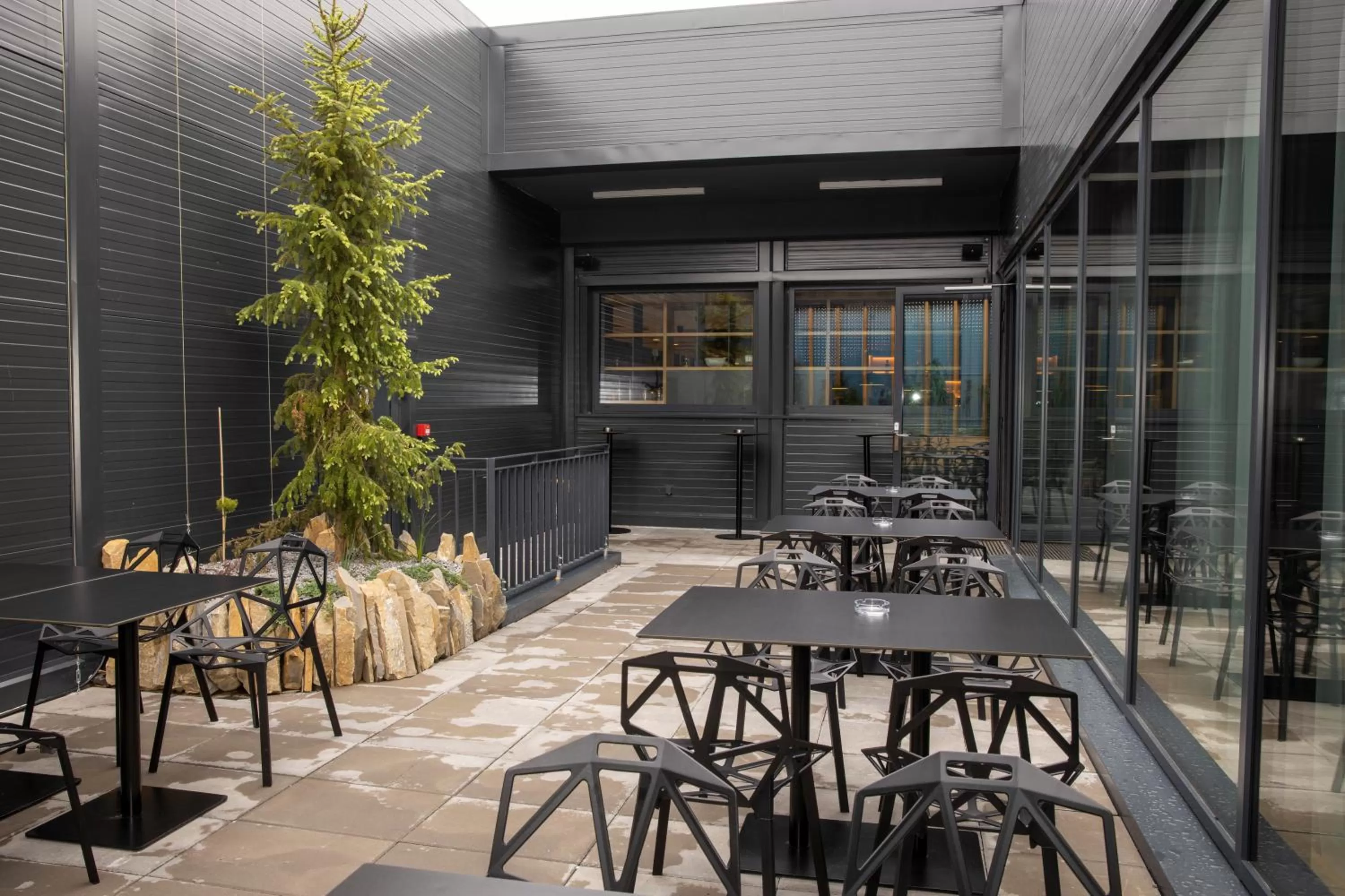 Restaurant/Places to Eat in Hotel Smetanova