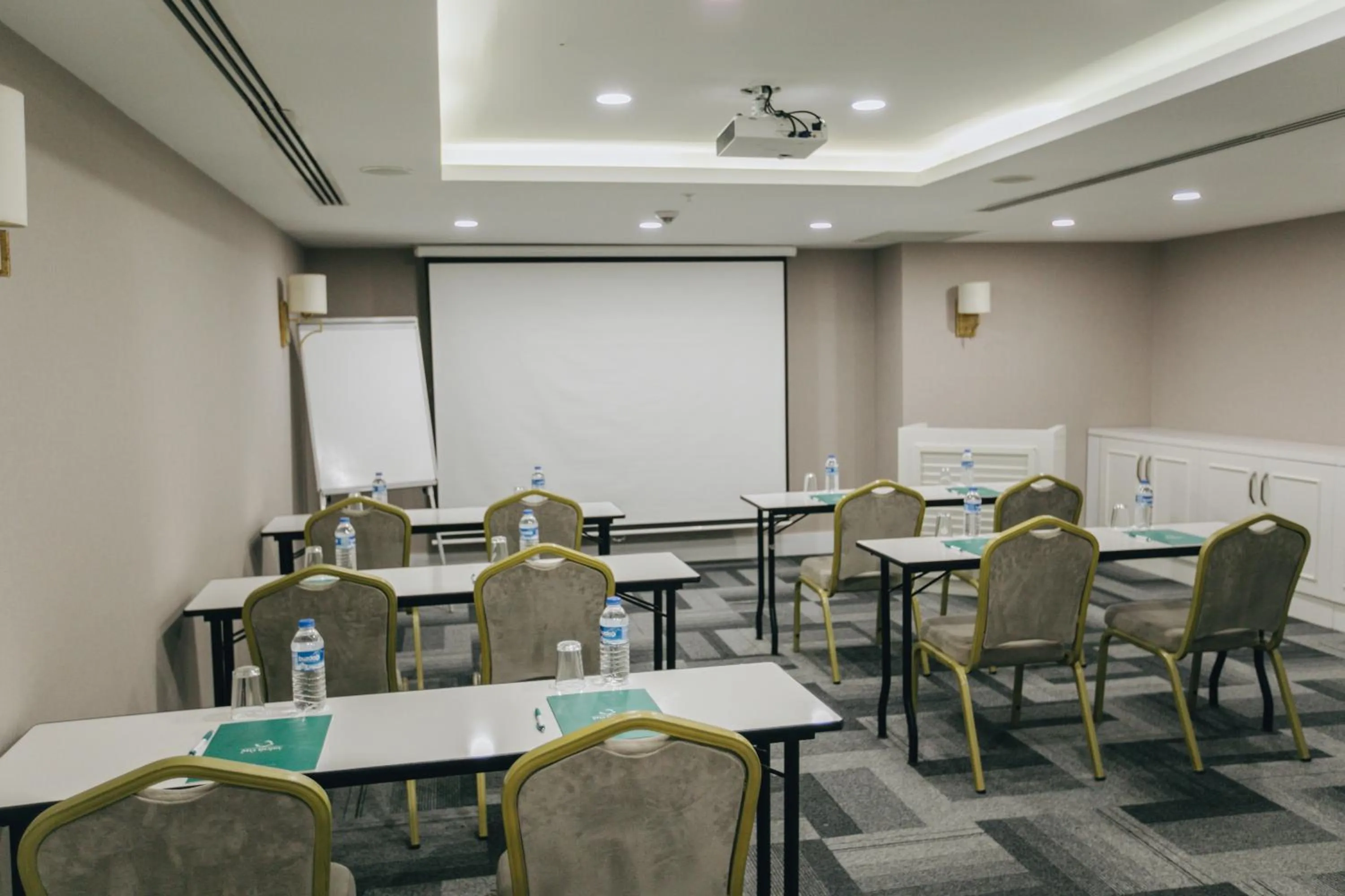 Meeting/conference room in Mia Berre Hotels