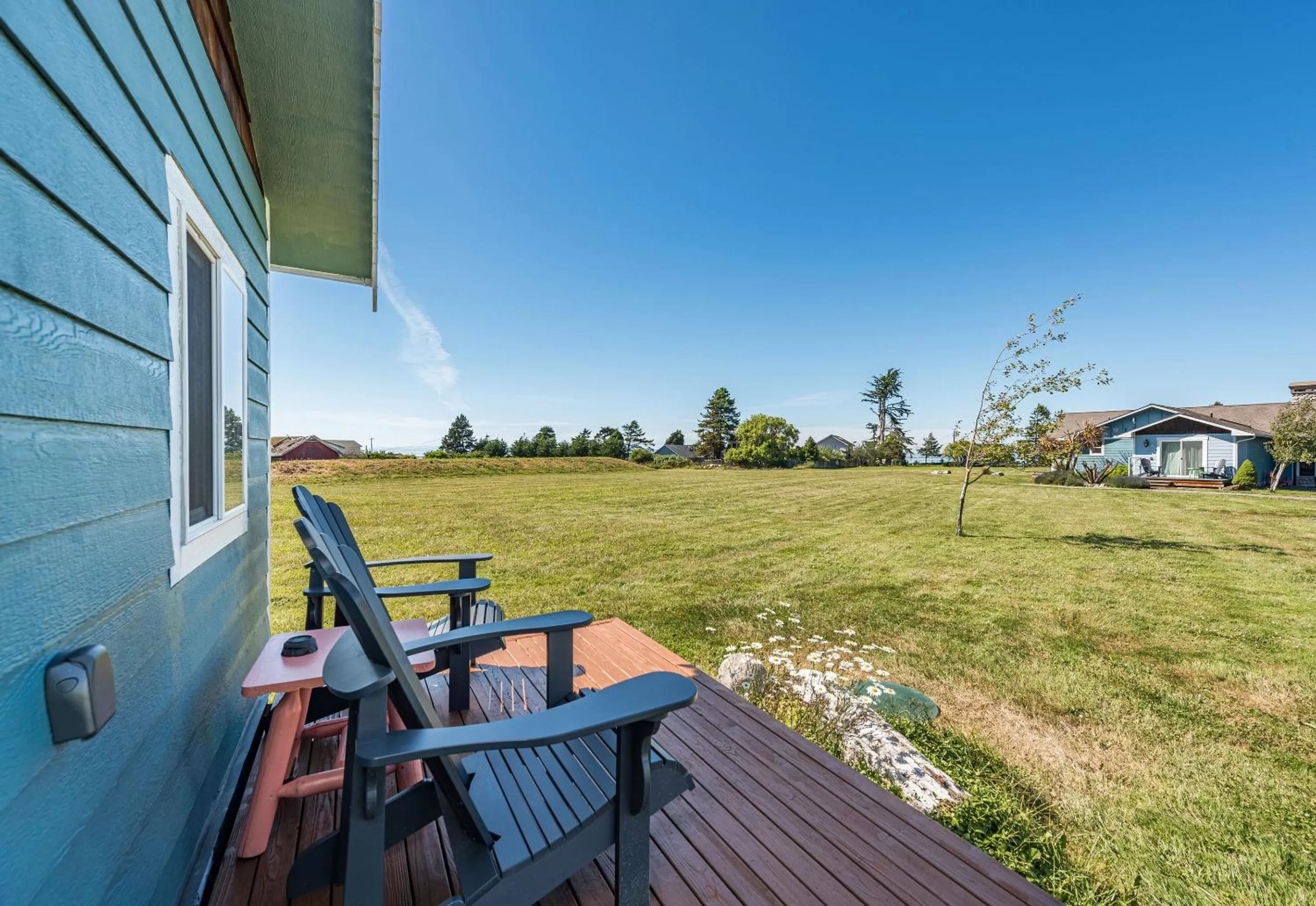 Patio in Juan de Fuca Waterfront Hotel & Cottages