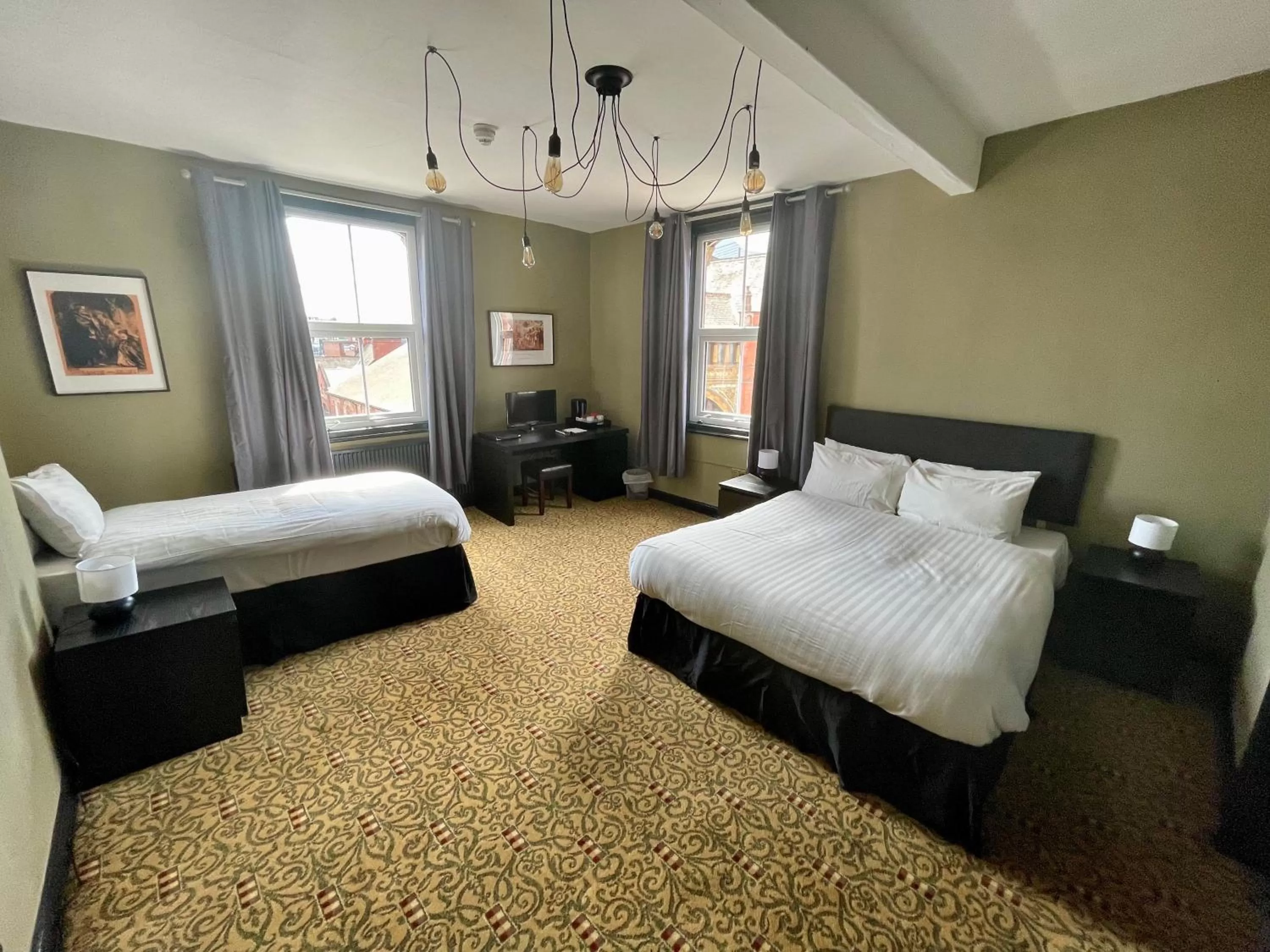 Bathroom, Bed in The Wrens