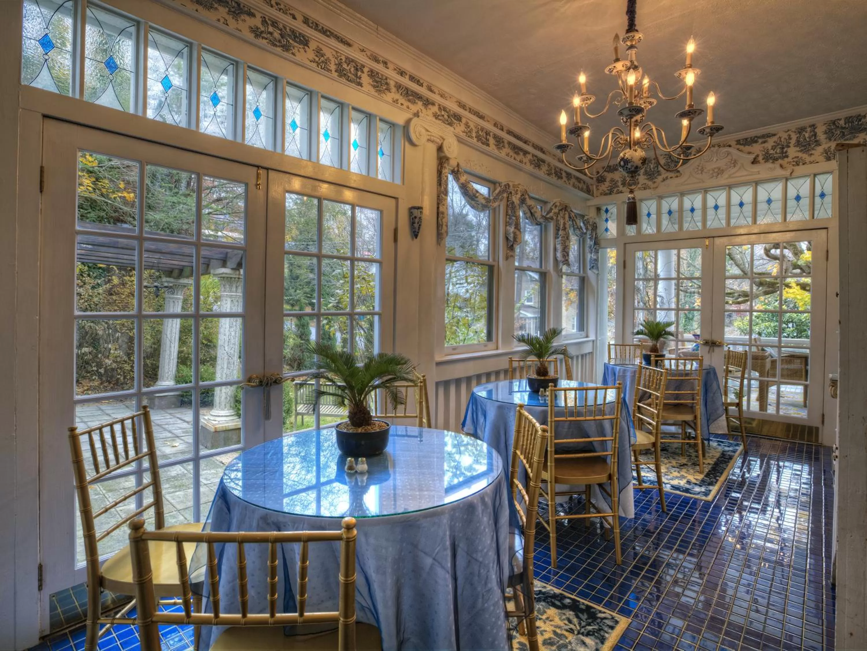 Restaurant/places to eat in Bluefield Inn, a Select Registry Propery