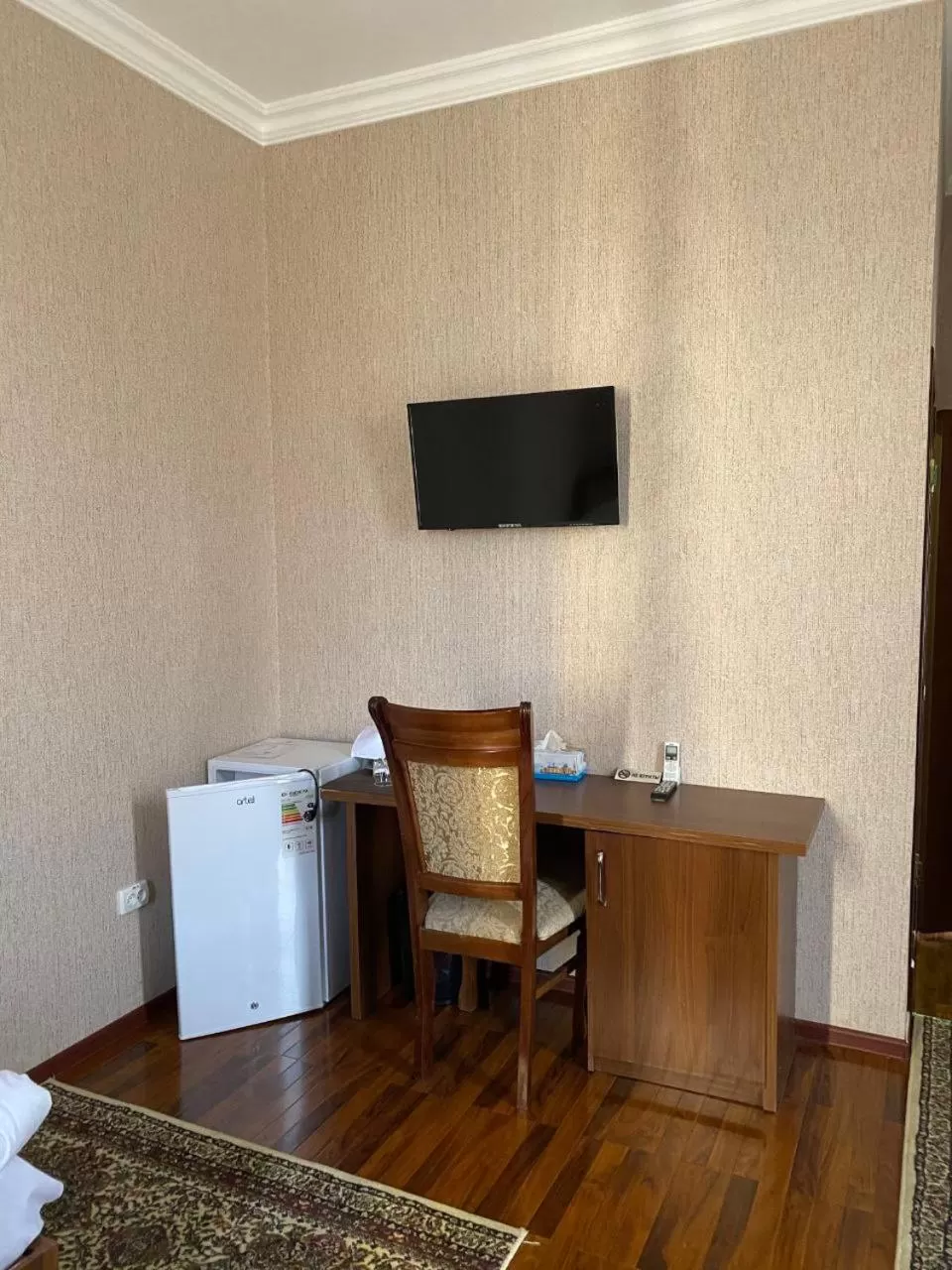 hair dresser, TV/Entertainment Center in Hotel Vardonze