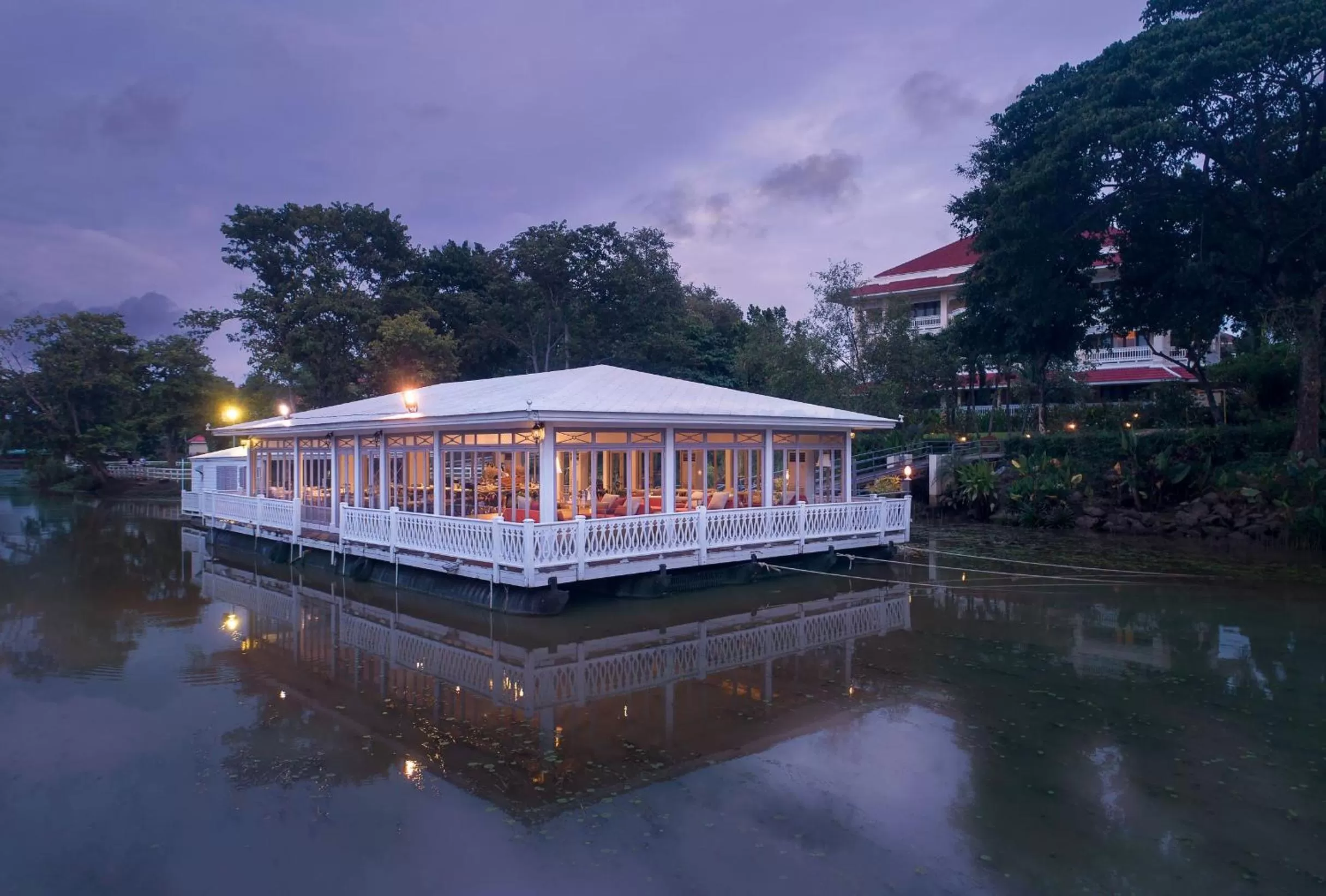 Restaurant/places to eat in Dheva Mantra Resort