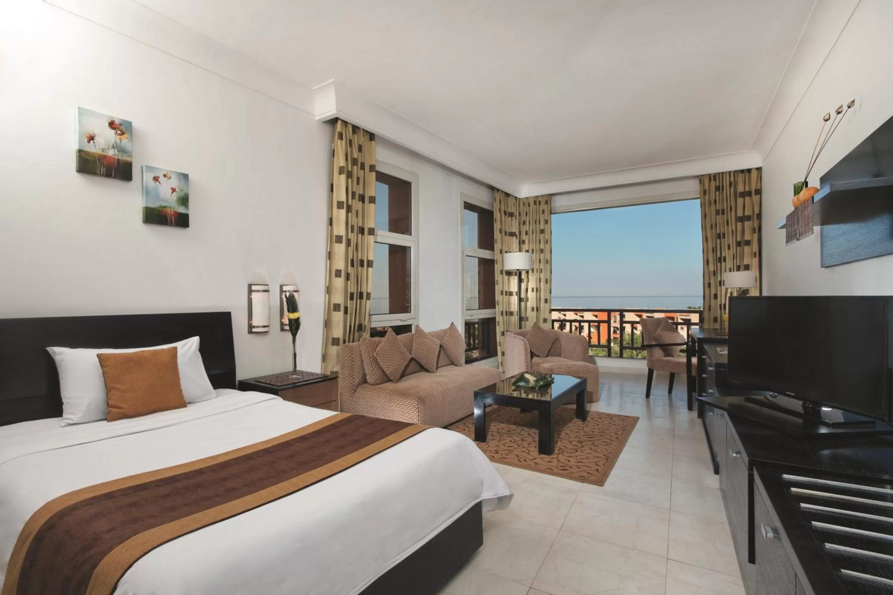 Bed in Mövenpick Resort El Sokhna