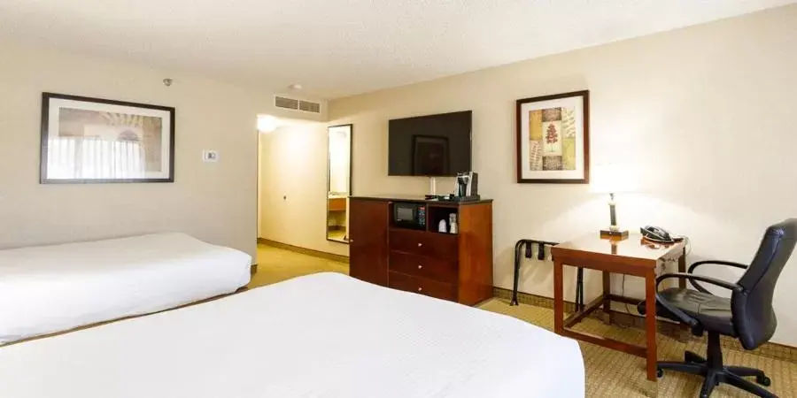 Deluxe Queen Room with Two Queen Beds in Maverick Hotel and Casino by Red Lion Hotels Deluxe Queen Room with Two Queen Beds in Maverick Hotel and Casino by Red Lion Hotels