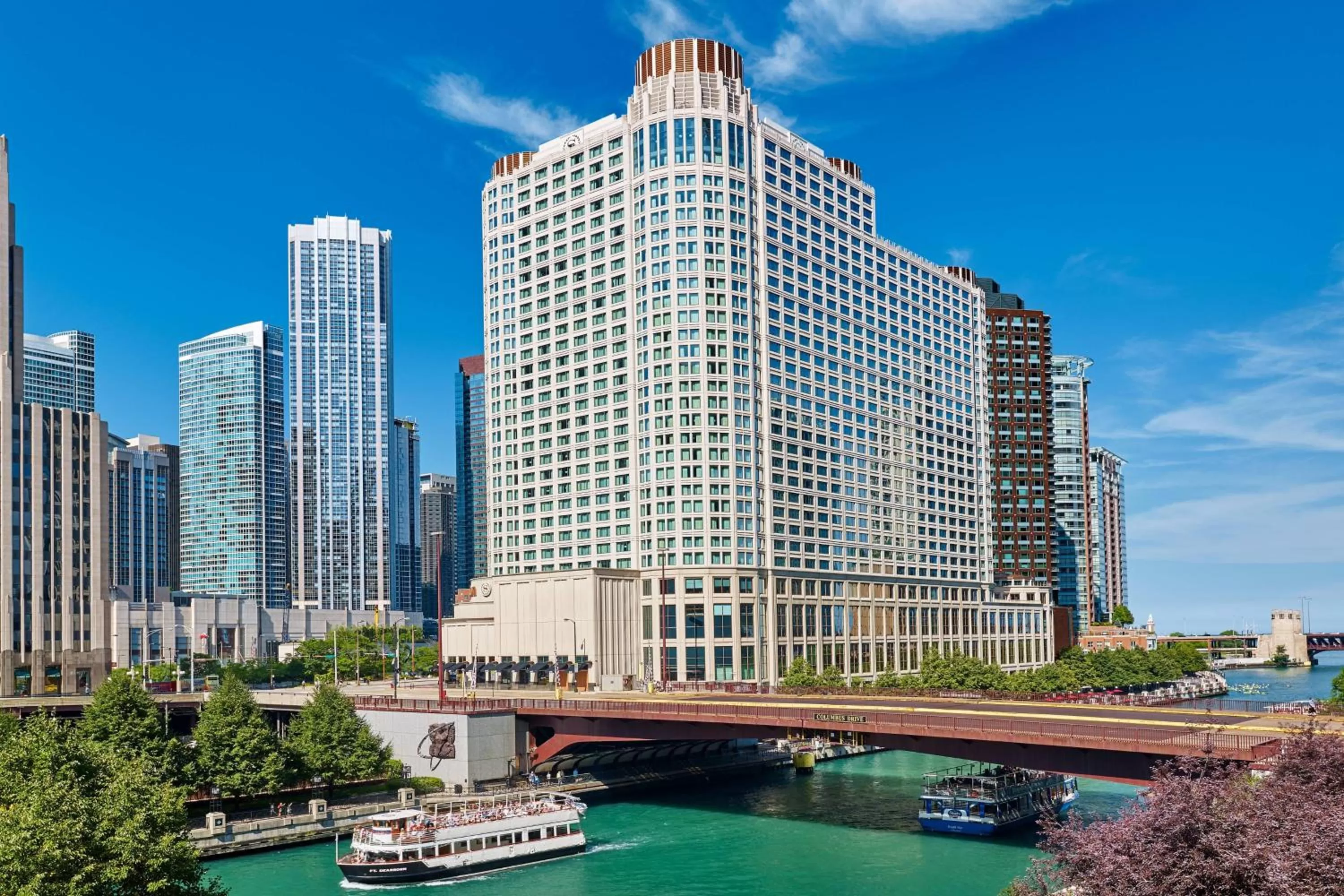 Property building in Sheraton Grand Chicago Riverwalk