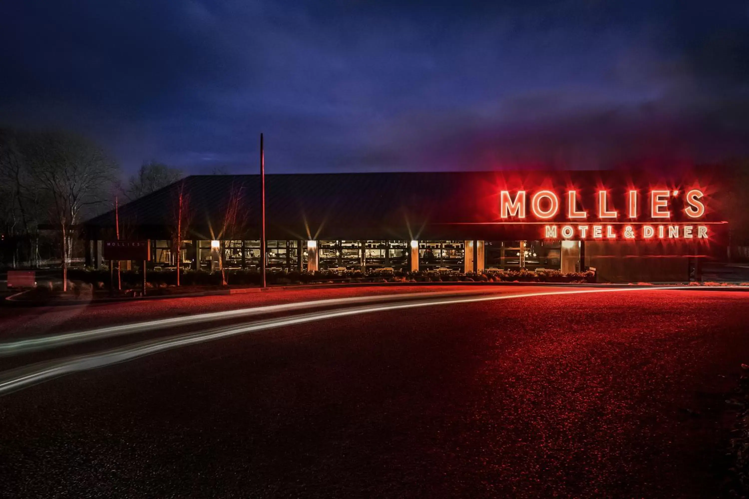 Property Building in Mollie's Motel & Diner Oxfordshire Property Building in Mollie's Motel & Diner Oxfordshire