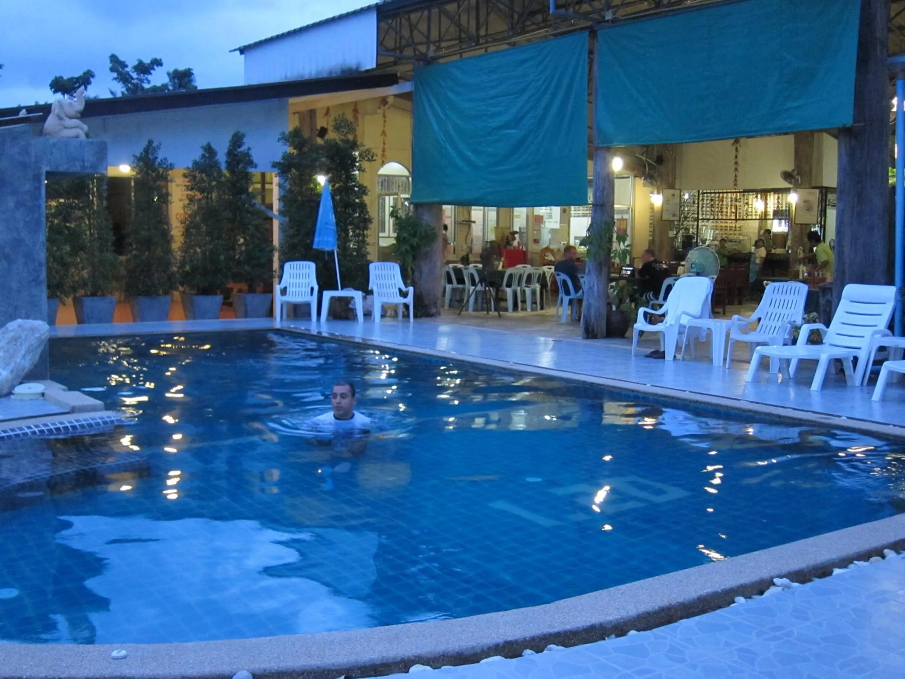 Swimming pool in Forest Bungalows & Mama's Restaurant