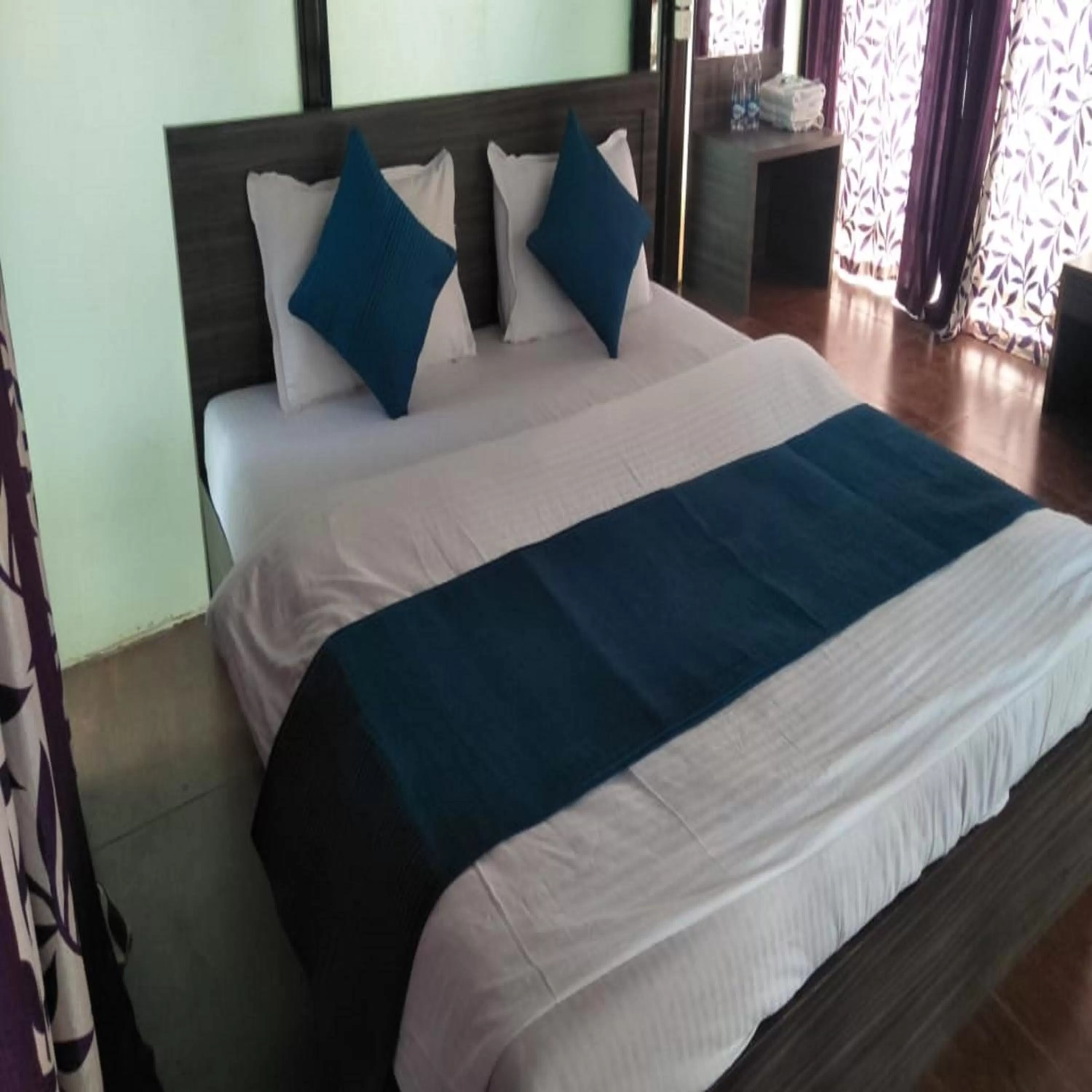 Bed in Jayshin Lake Vaitarna Resort - Igatpuri