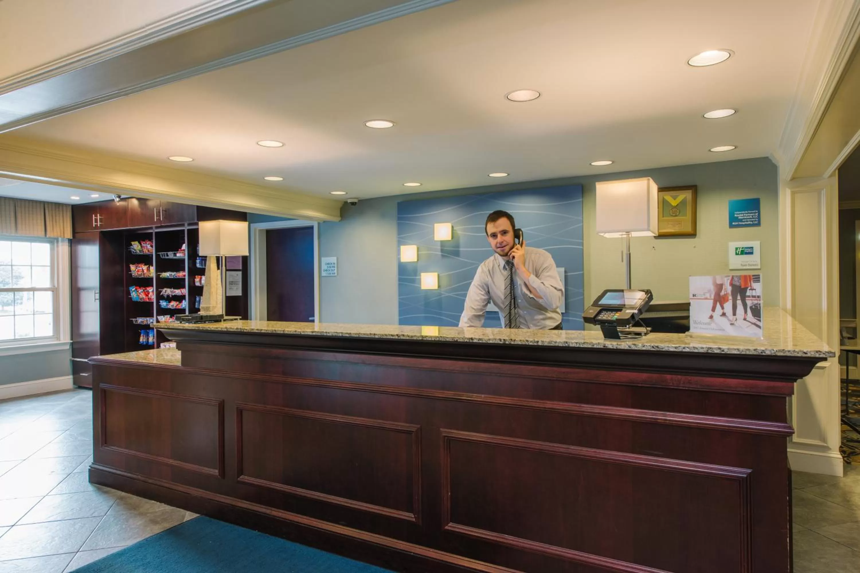 Lobby or reception in Holiday Inn Express and Suites Merrimack by IHG