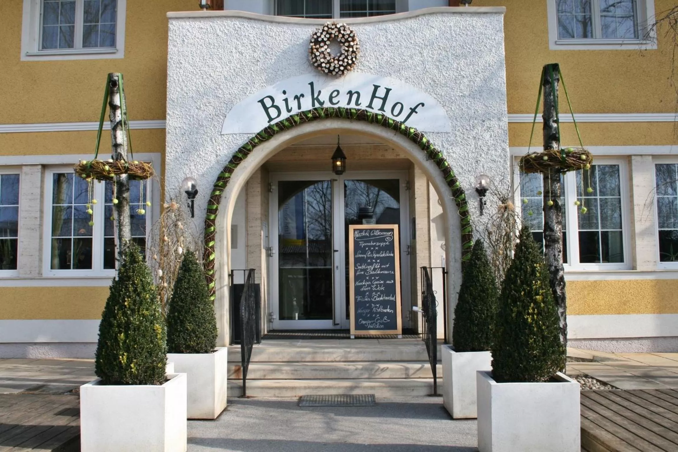 Facade/entrance in BIRKENHOF GOLS - B & B - Wohlfühl Hotel mit Wochenend-Restaurant