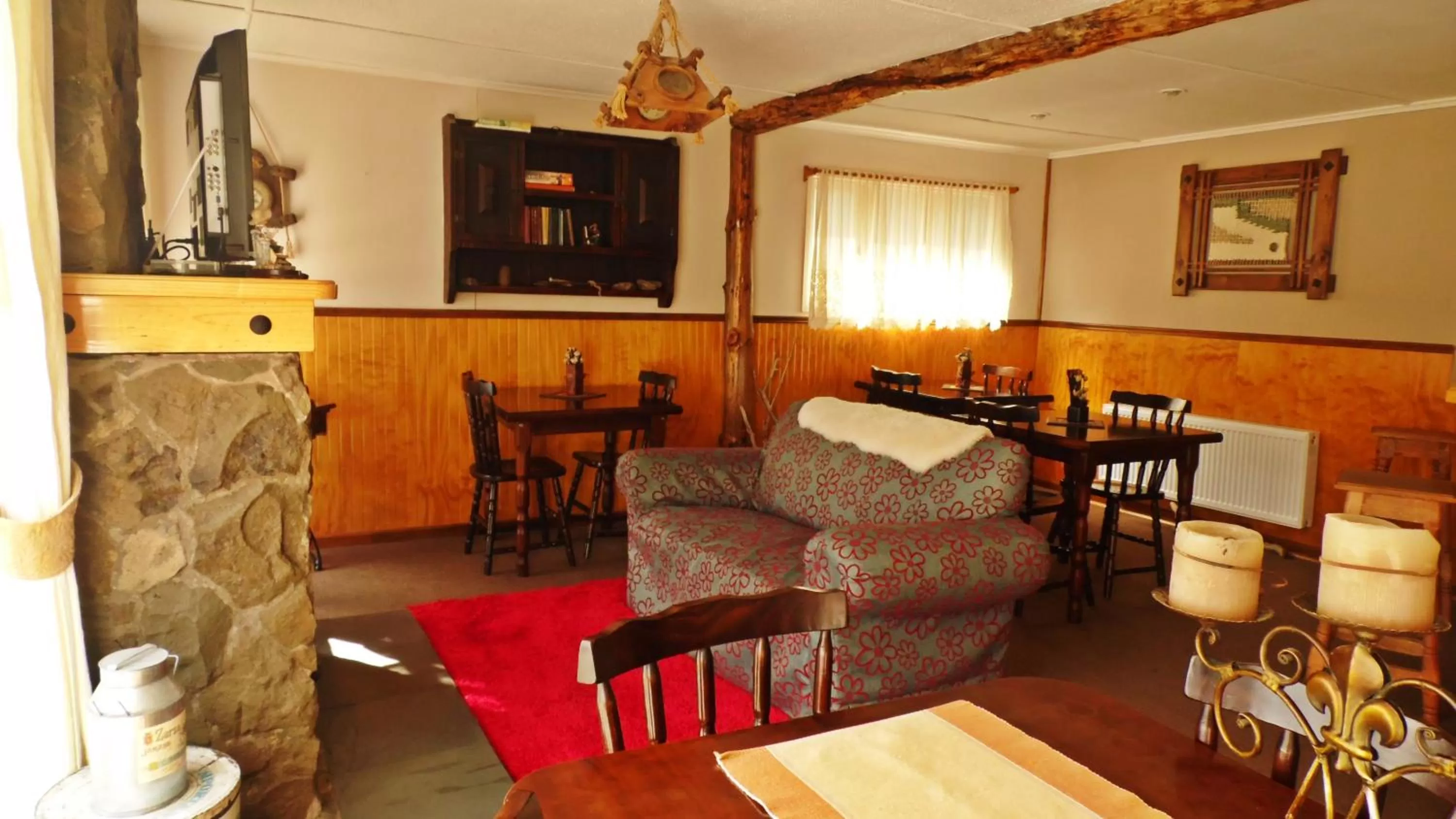 Communal lounge/ TV room, Restaurant/Places to Eat in Big Bang Patagonia - Traveler Assistance