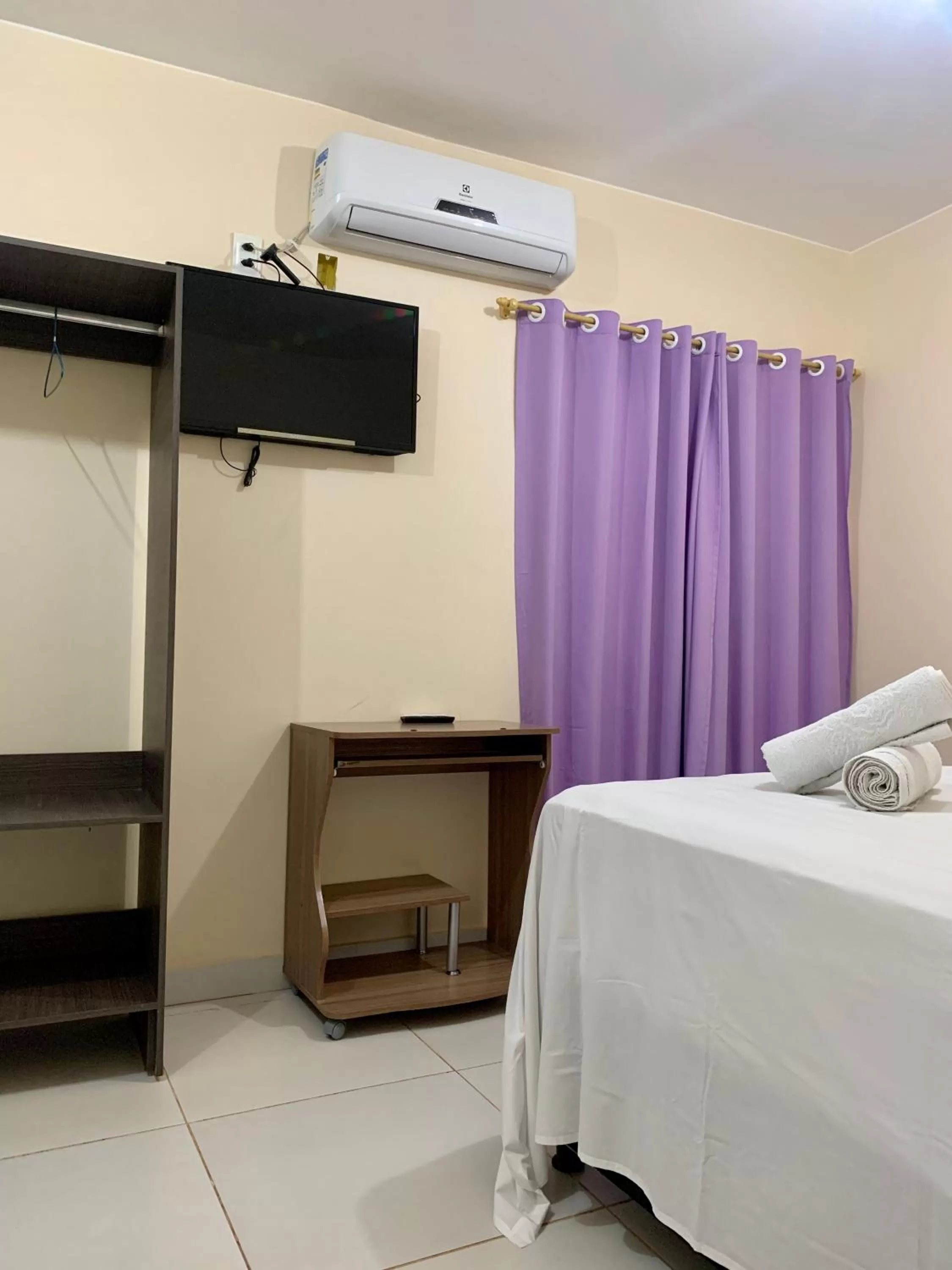 TV/Entertainment Center in Pousada Jardim Brasília