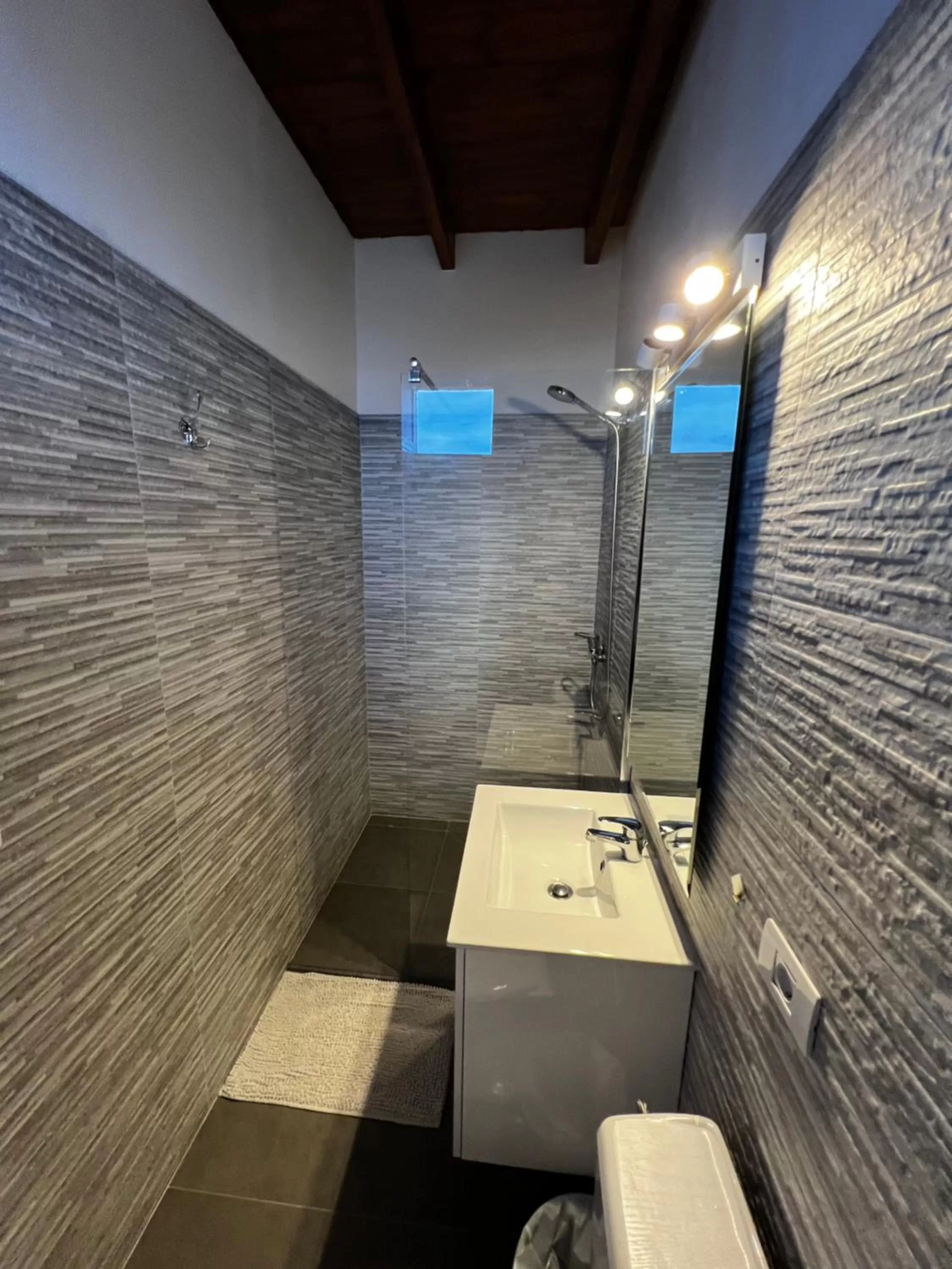 Bathroom in El jardin de Iris