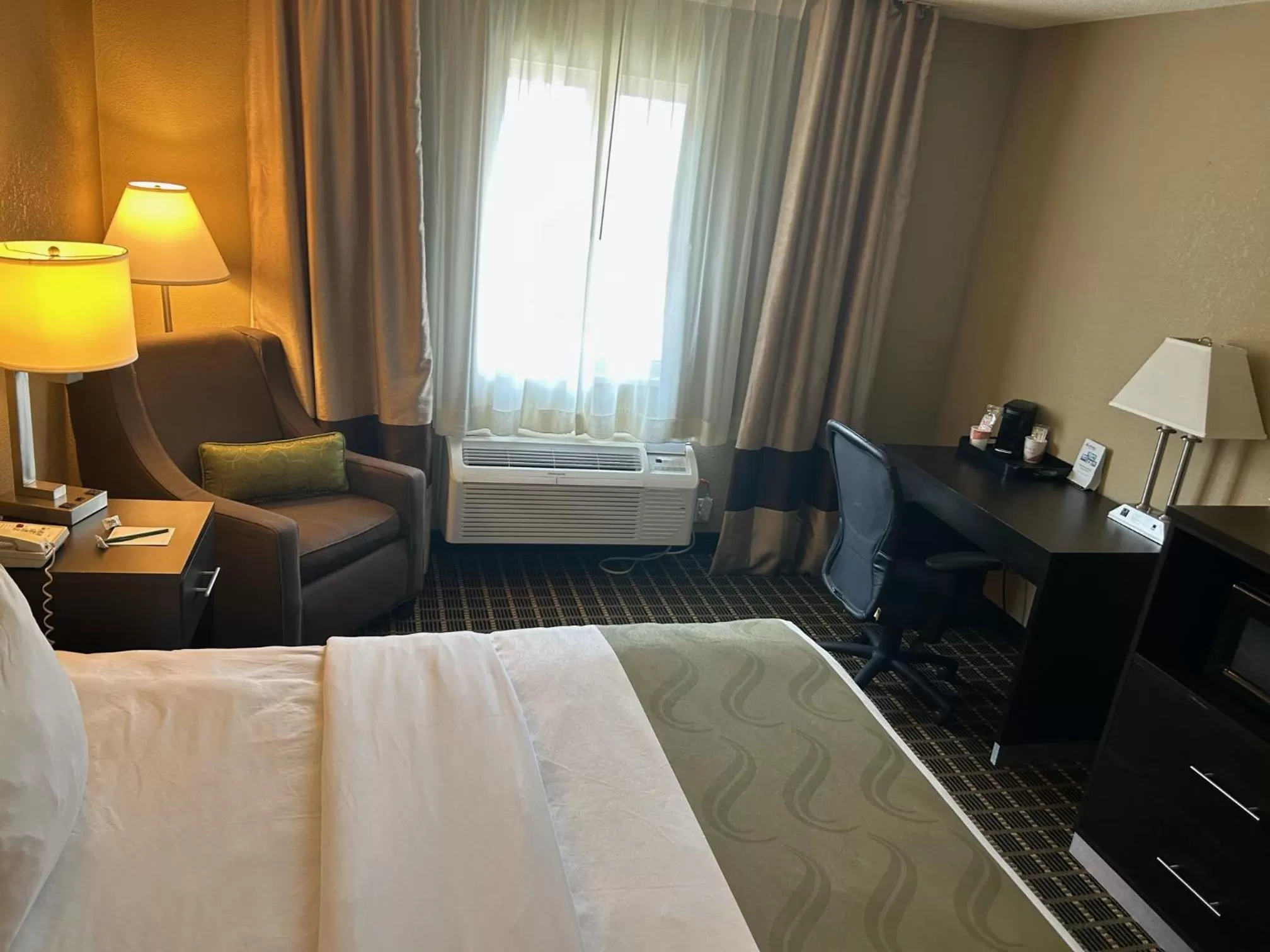 Bed in Quality Inn & Suites Bradford