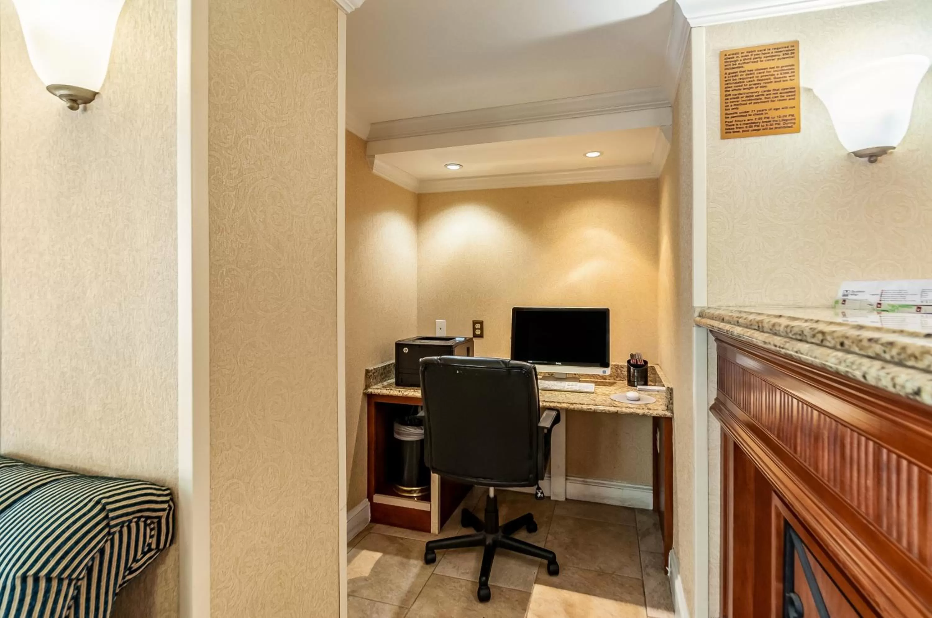 Red Lion Hotel Rosslyn Iwo Jima