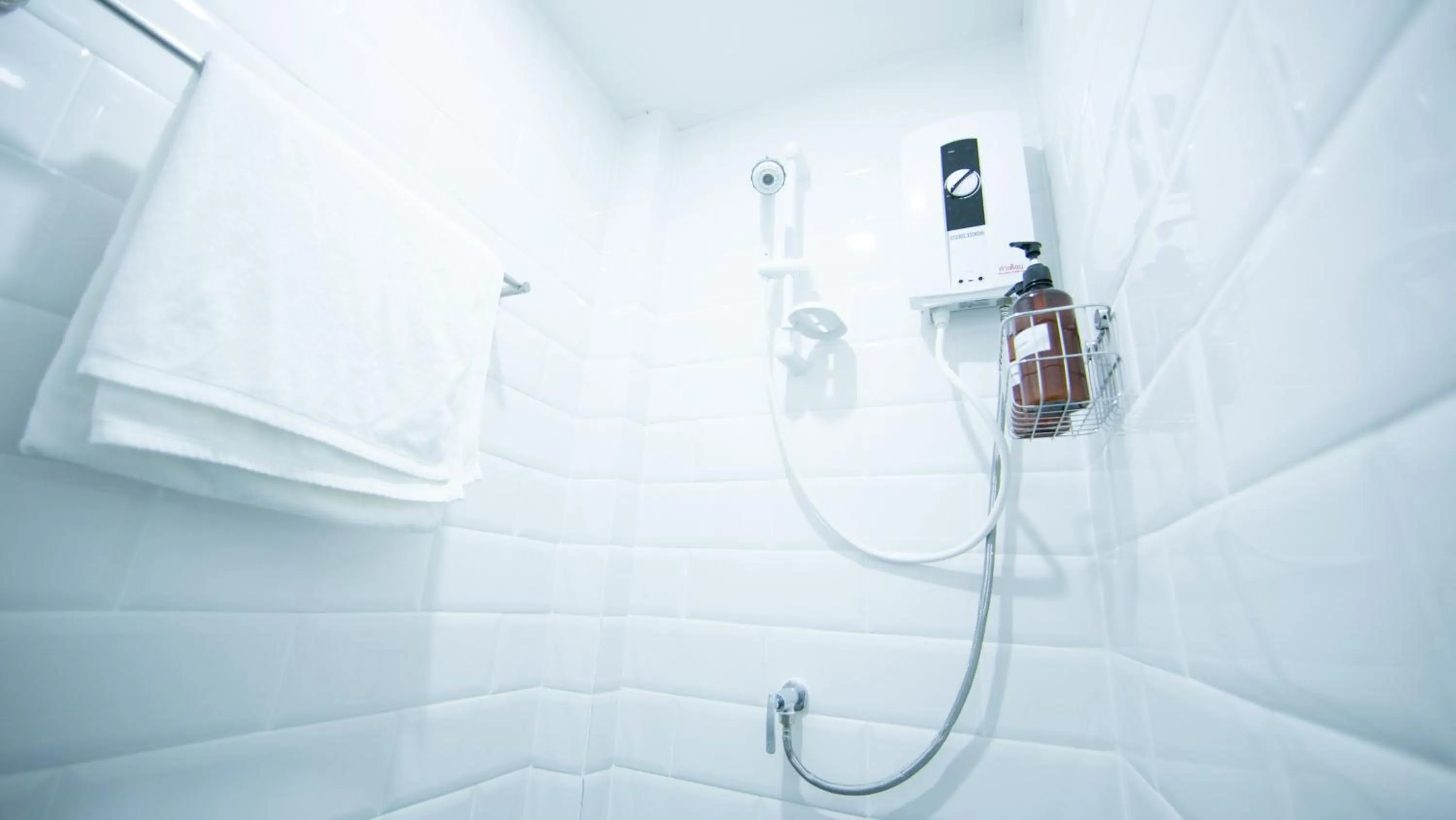 Bathroom in Lamurr Sukhumvit 41