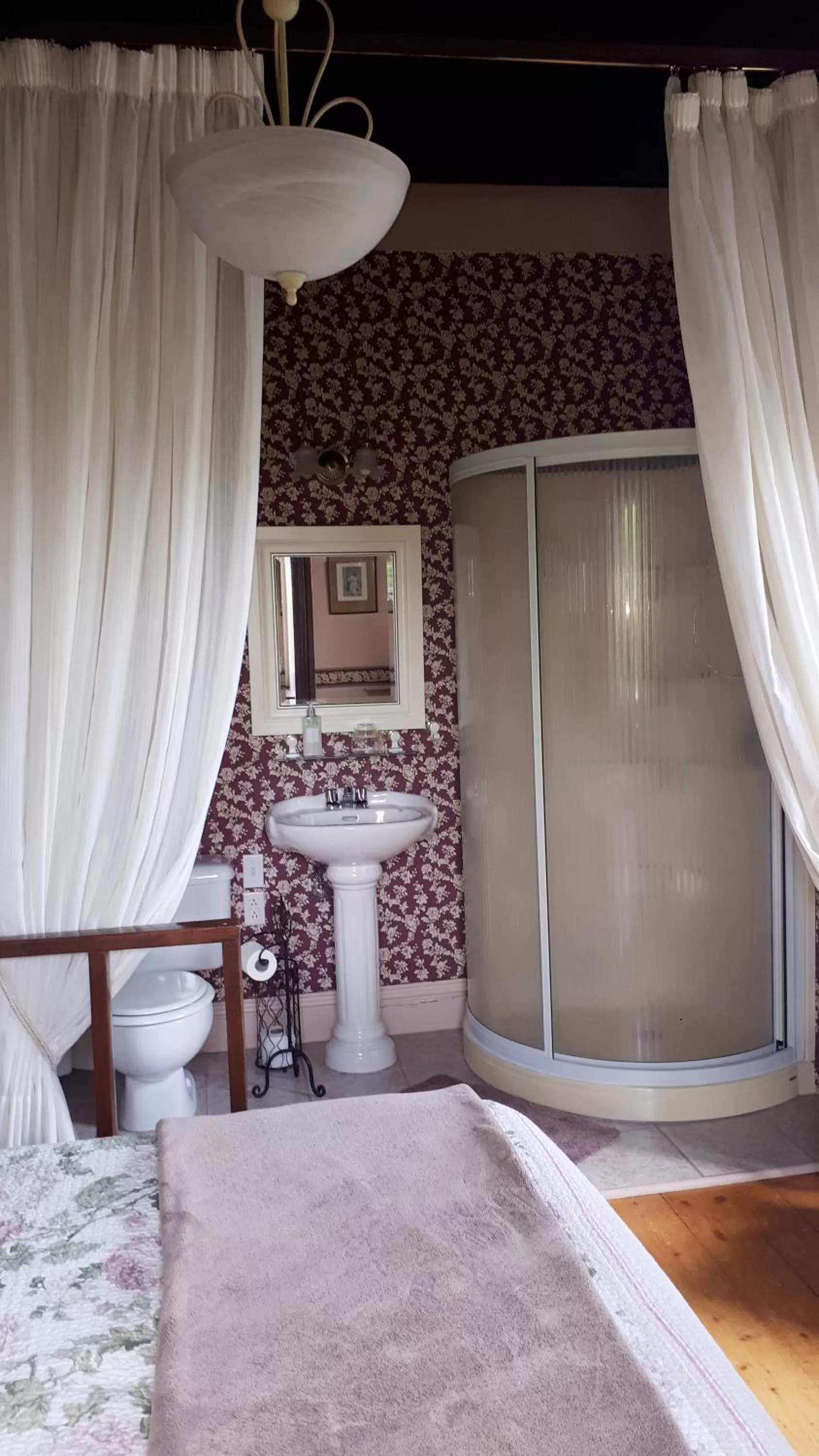 View (from property/room), Bed in Auberge le Petit Séjour