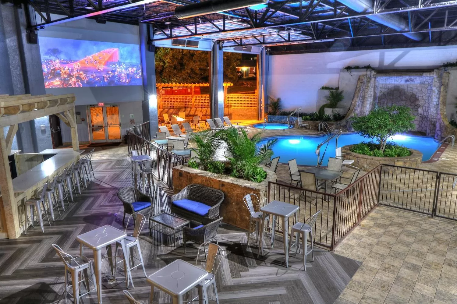 Swimming pool in The Ramsey Hotel and Convention Center