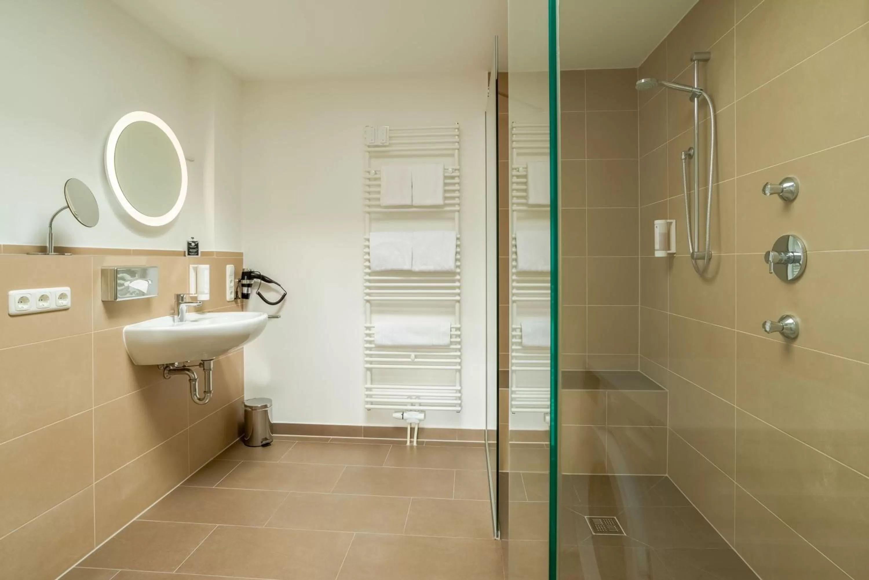 Shower in ANA Living Augsburg City Center by Arthotel ANA - Self-Service-Hotel