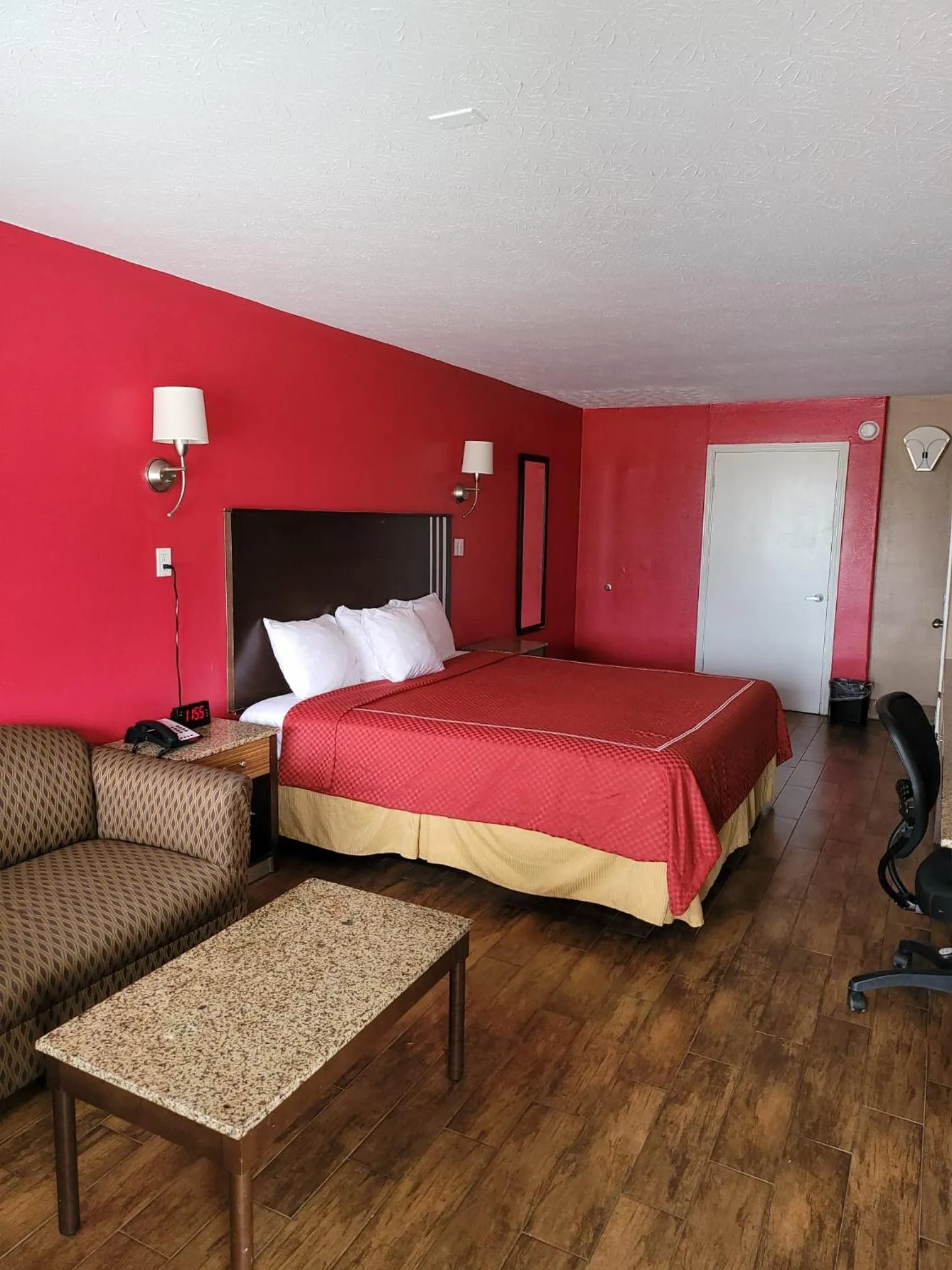 Bed in Texas Inn and Suites Raymondville