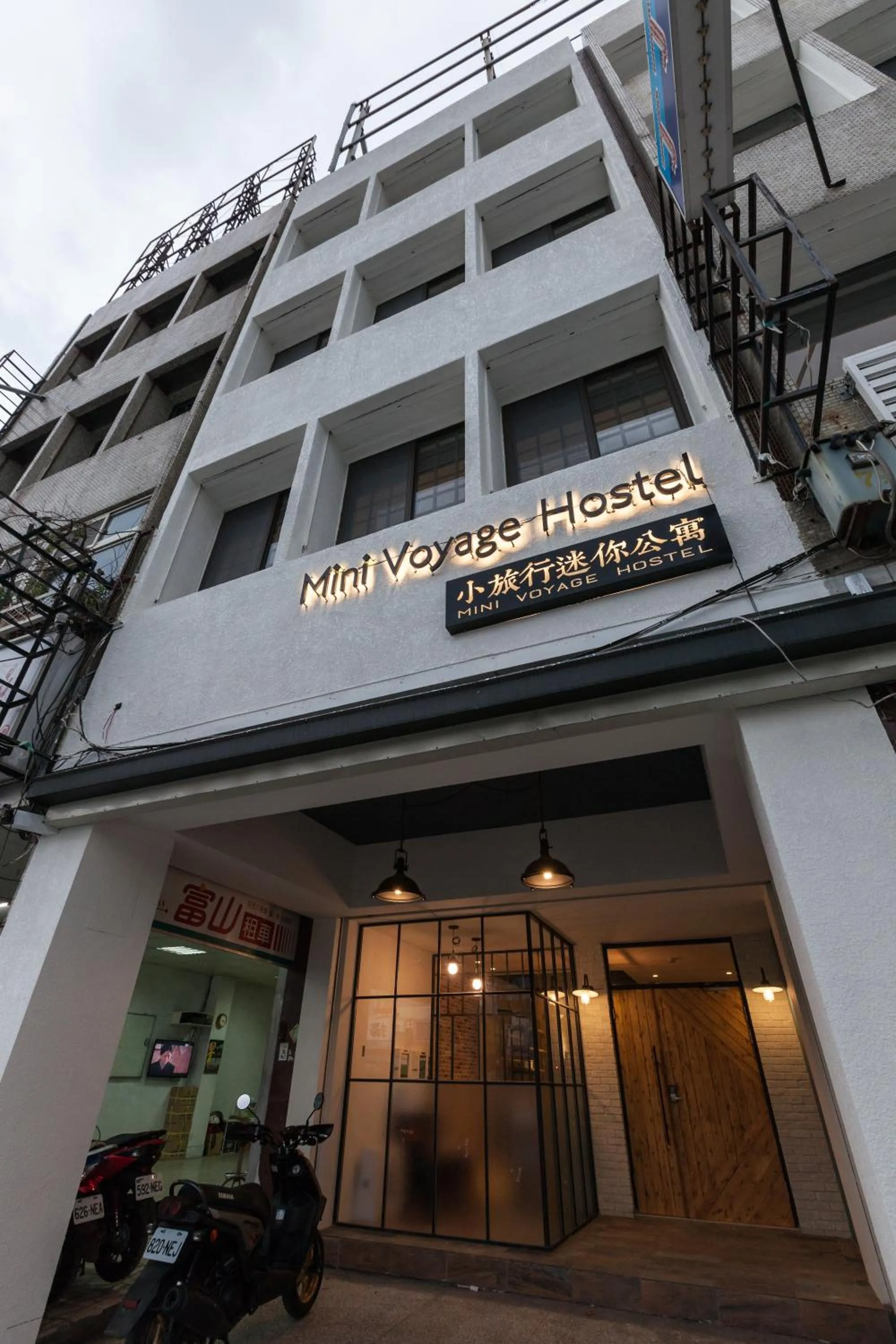 Facade/entrance in Mini Voyage Hostel