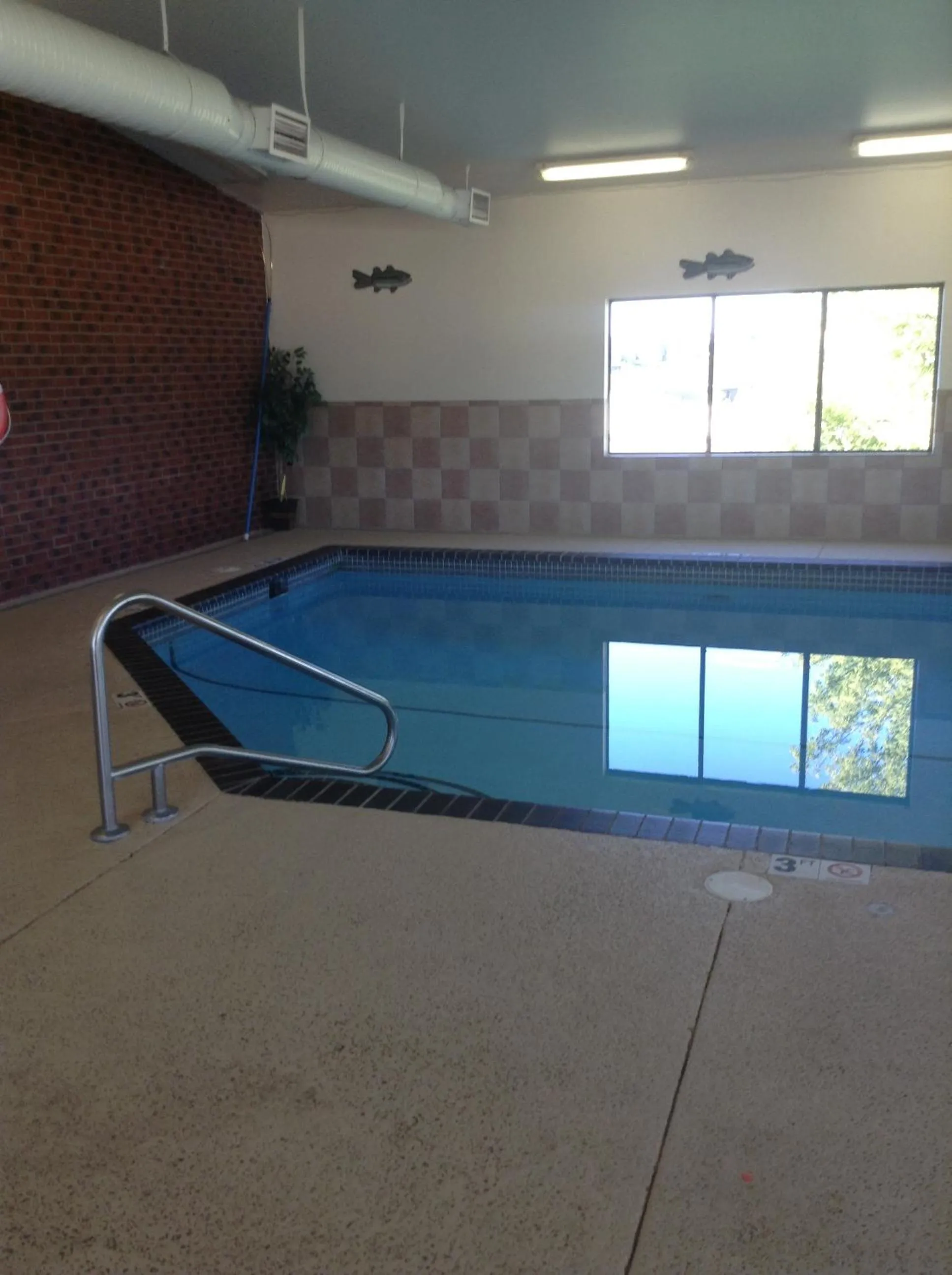 Swimming pool in Baymont by Wyndham Dubuque